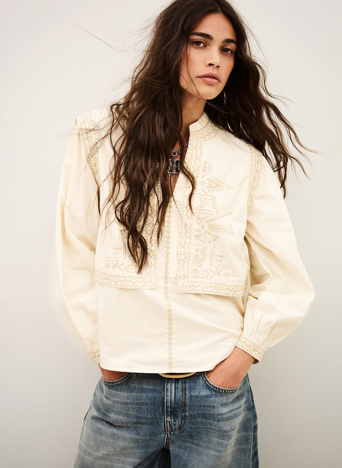 Blouse met Tunesische kraag en geborduurd detail Laura BA&SH Beige