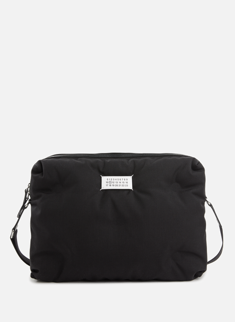 حقيبة مبطنة تحمل شعار blackmaison margiela المميز 