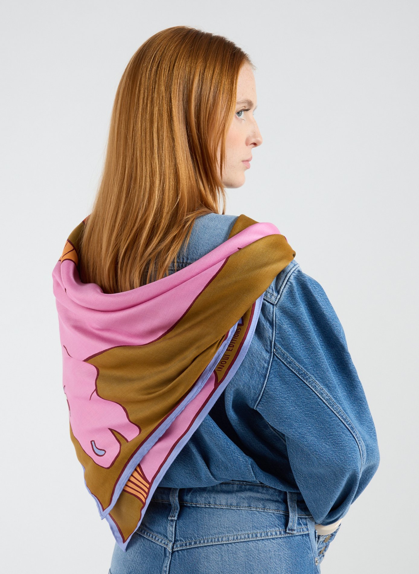 Foulard à imprimé en laine INOUITOOSH Multicolore