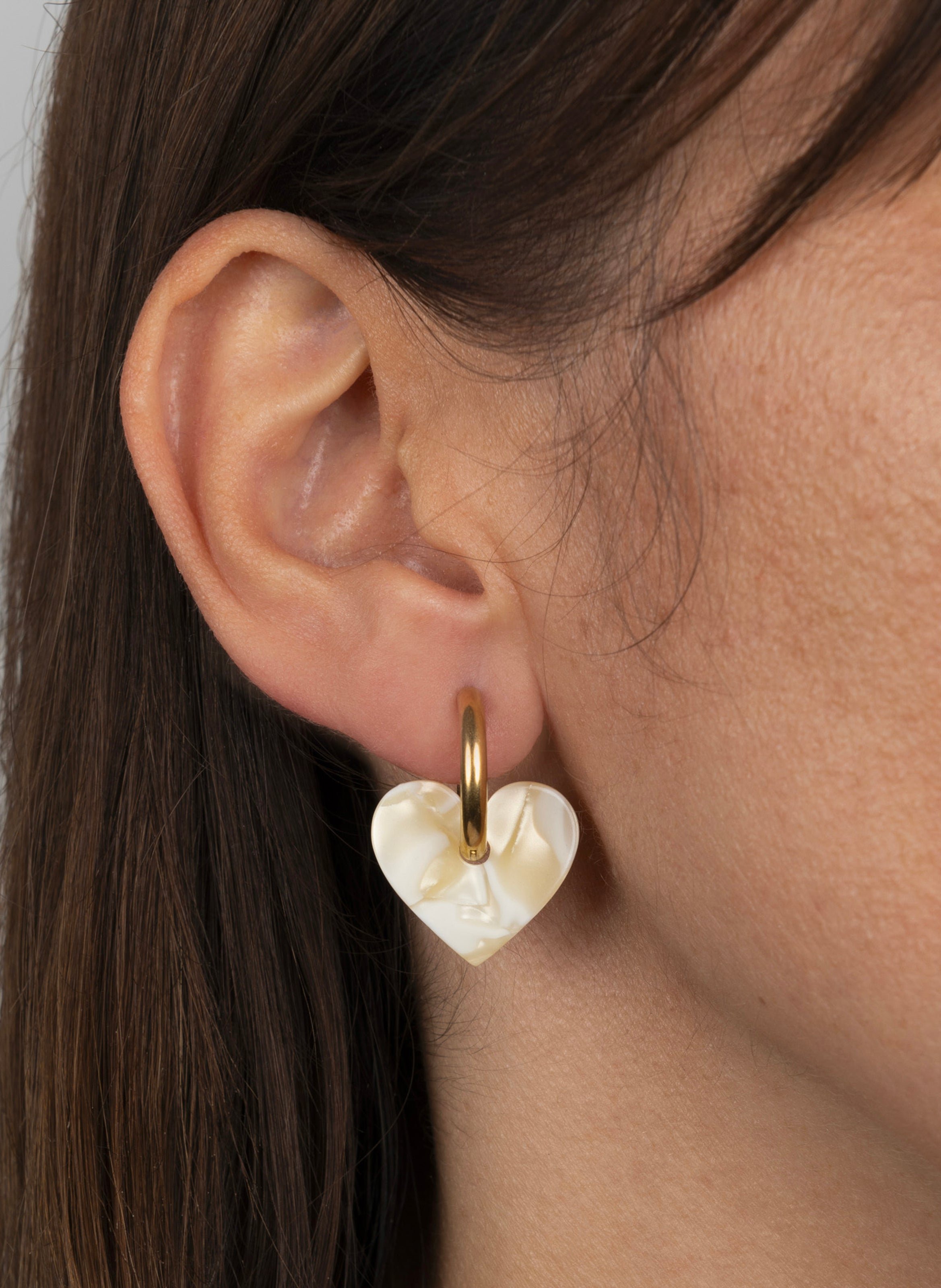 Boucles d'oreilles lova lova avec anneaux en acier inoxydable doré KURAGE GINZA Beige