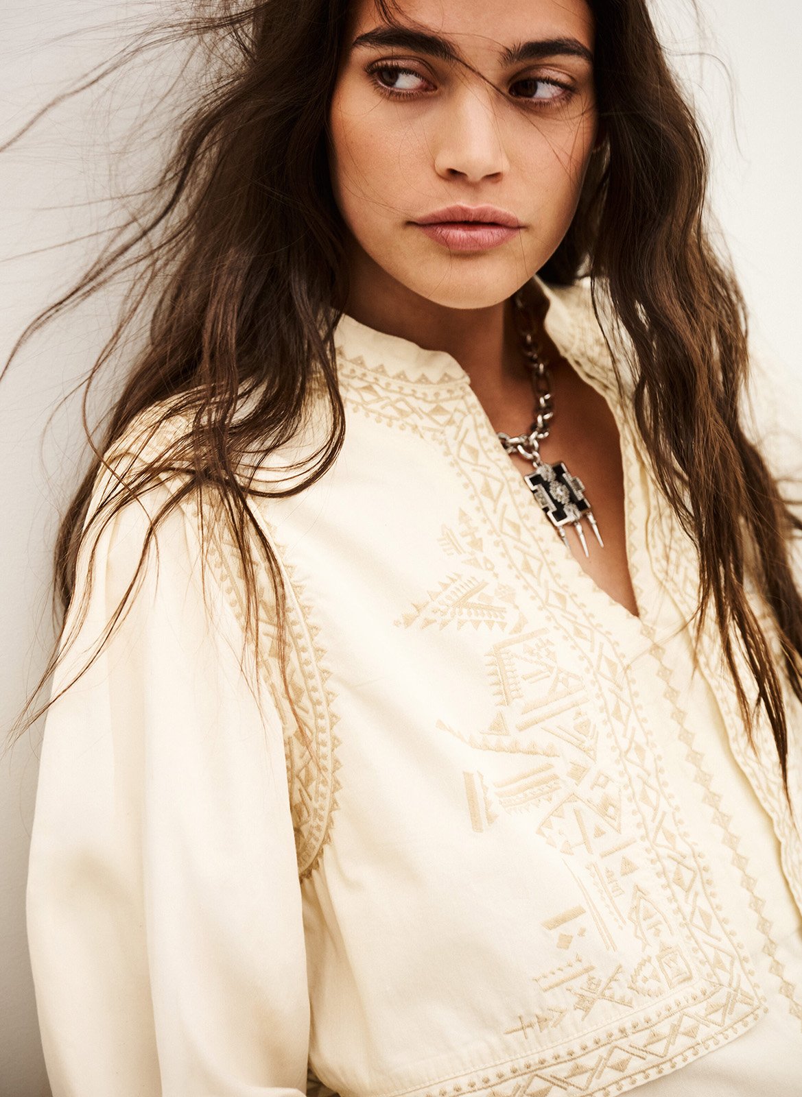 Blouse met Tunesische kraag en geborduurd detail Laura BA&SH Beige