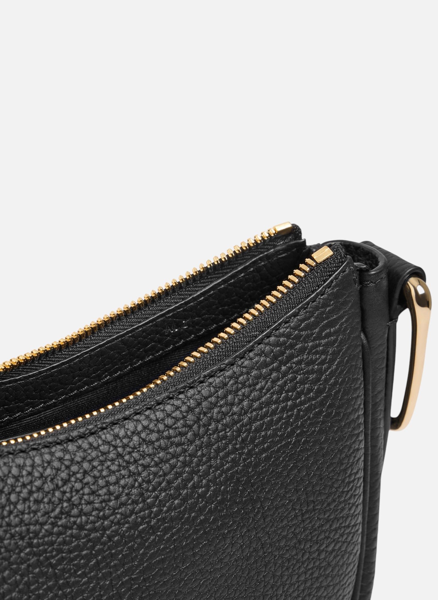 Petit sac bandoulière madeleine en cuir de taurillon grainé LE TANNEUR Noir