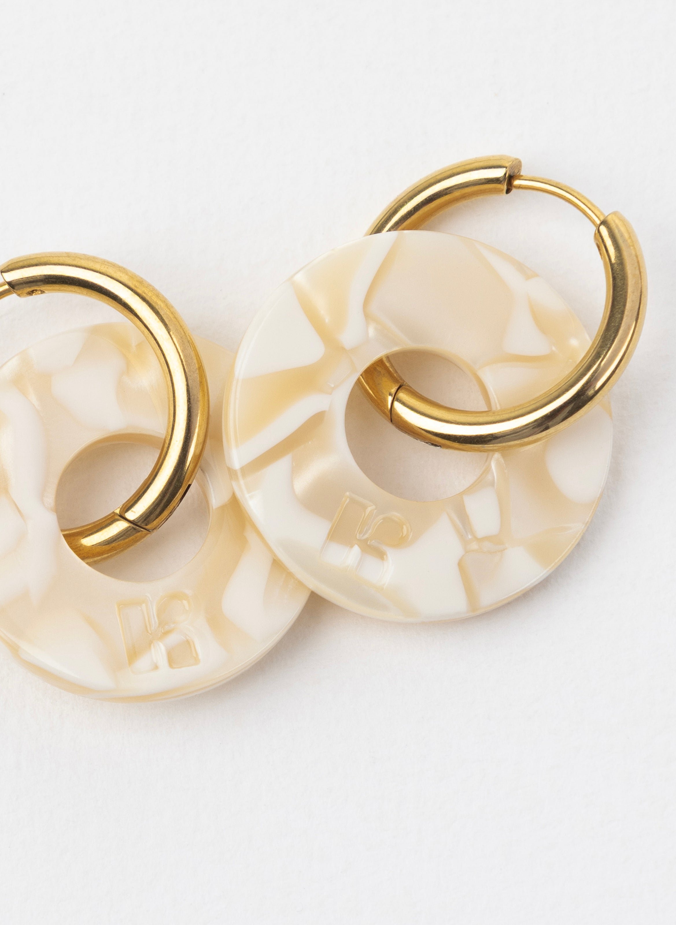 Boucles d'oreilles donuts avec anneaux en acier inoxydable doré KURAGE GINZA Beige