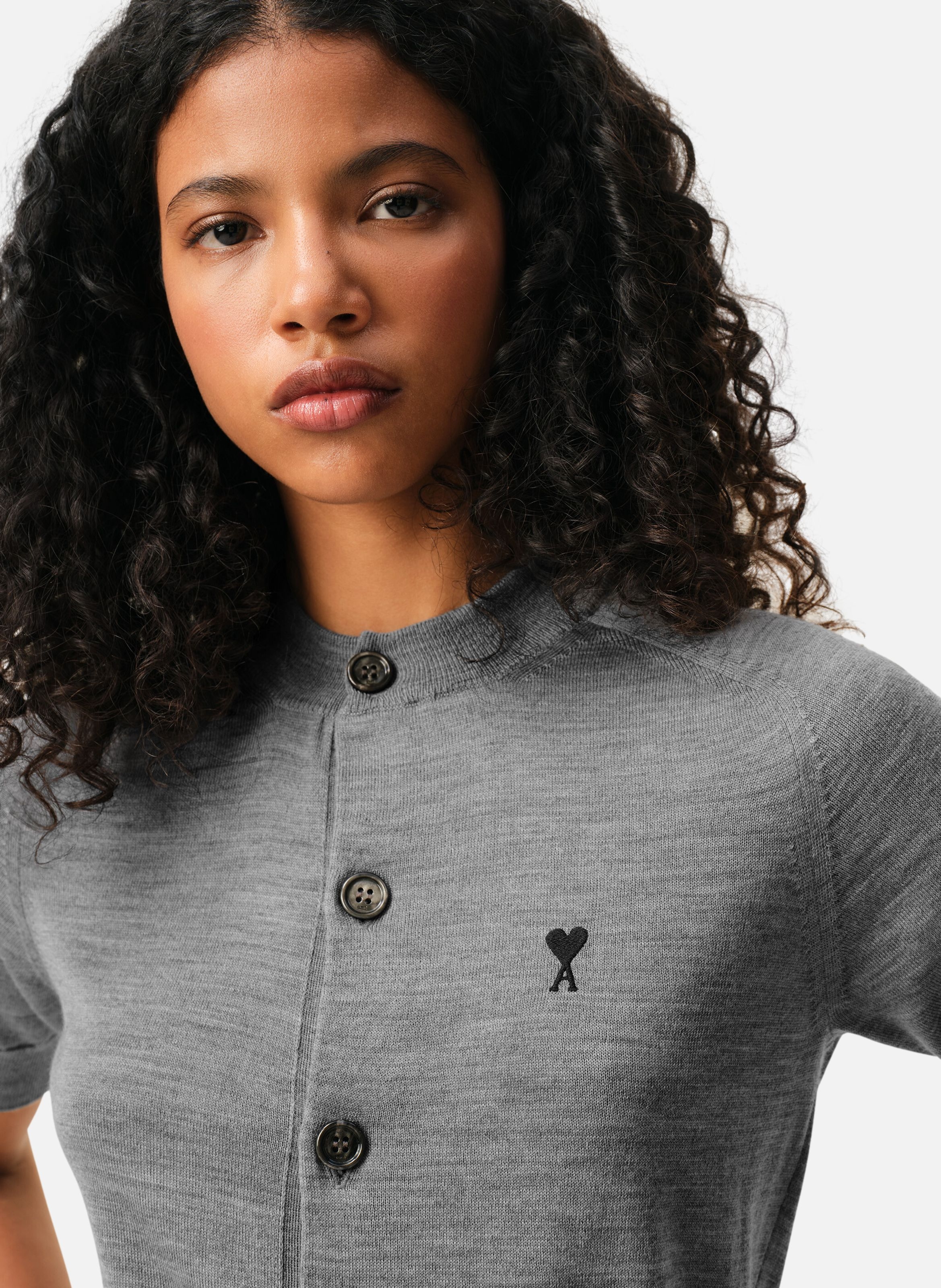 Cardigan col rond manches courtes avec ami de coeur en laine AMI PARIS Gris