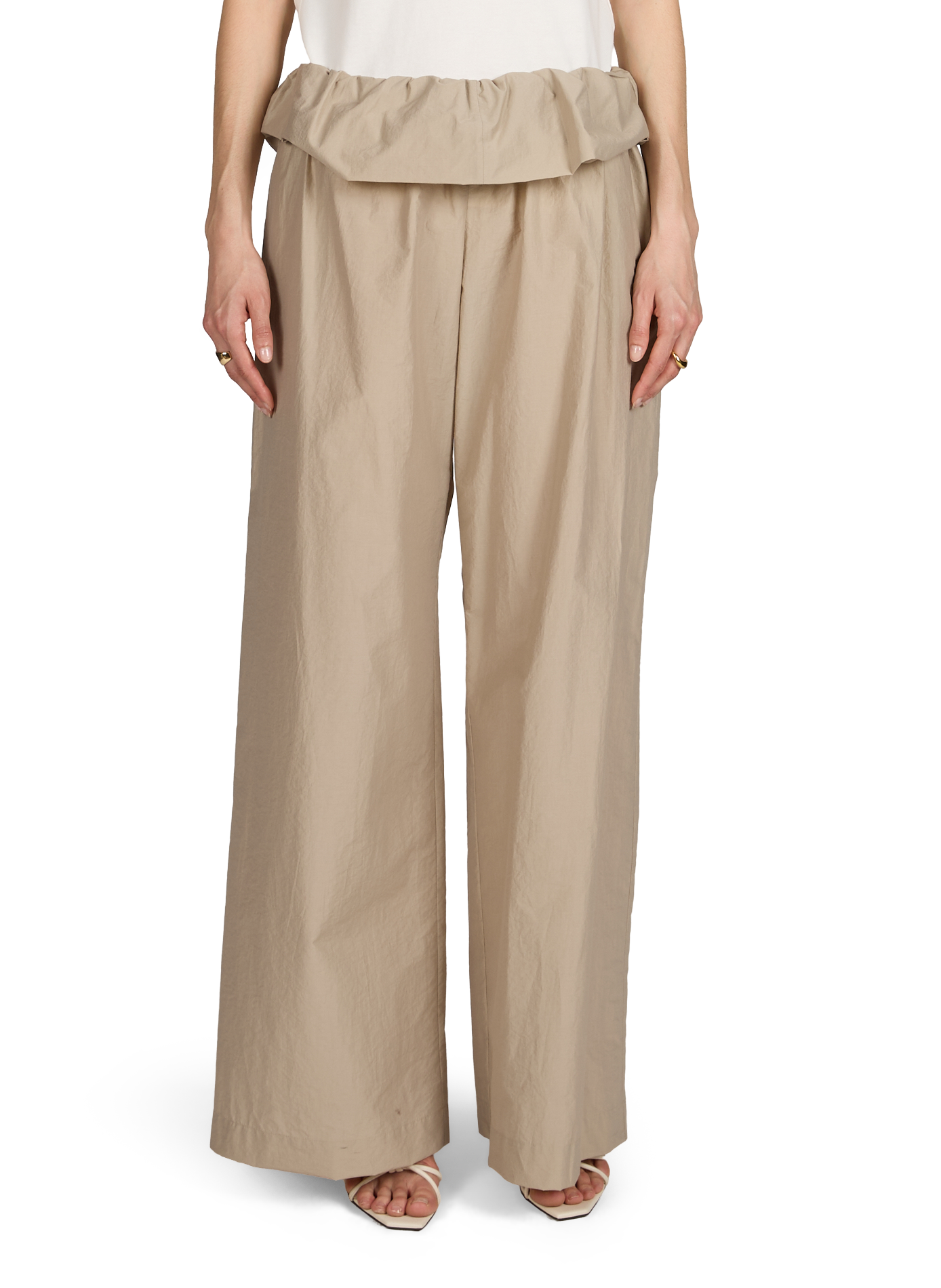 Low-rise pants with ruffles in blended cotton. MAGDA BUTRYM Beige