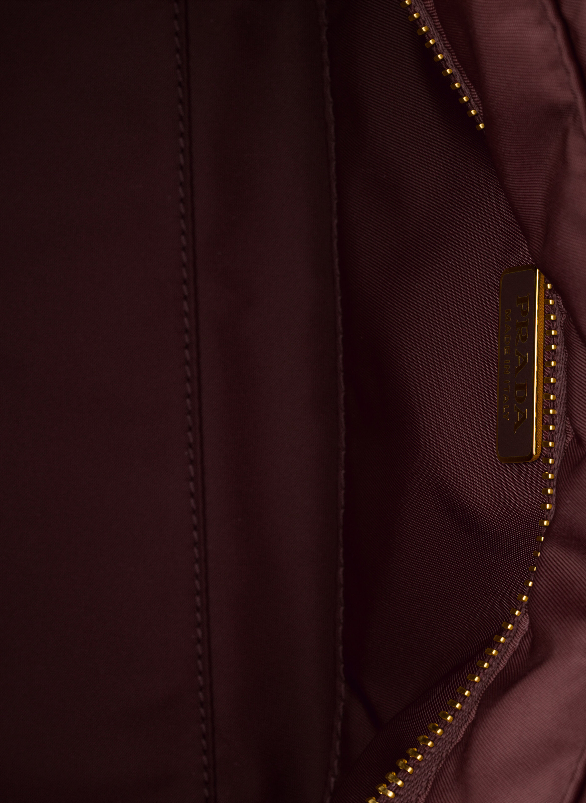 Sac porté épaule  prada explore en re-nylon moyen PRADA Rouge