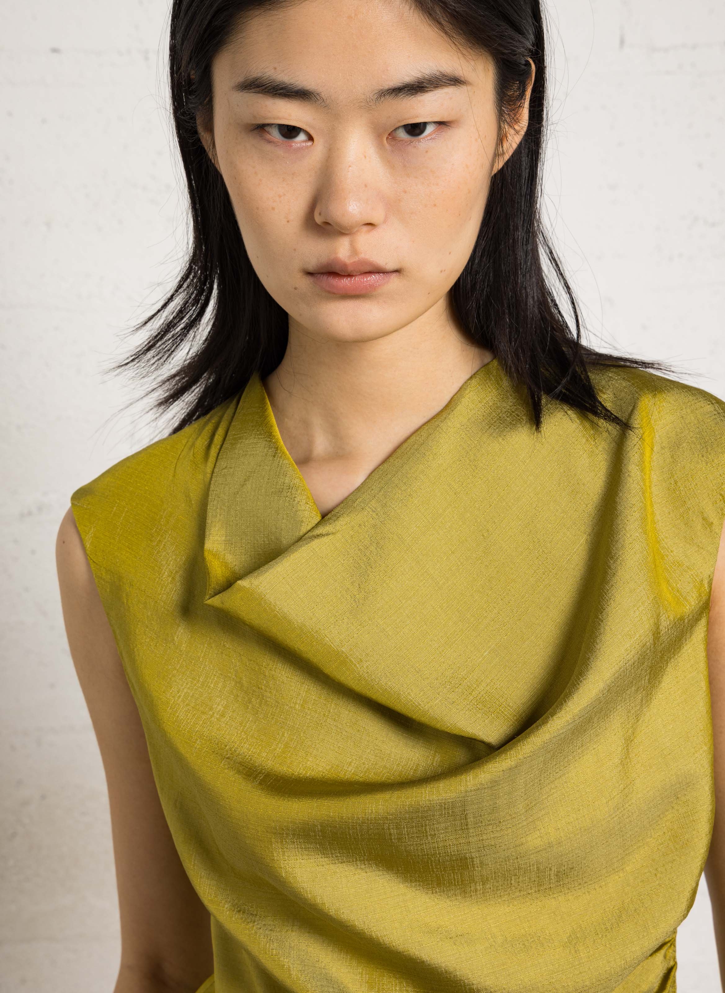 Top cintré en soie eclat SOEUR Vert