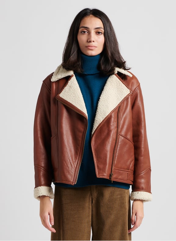 Manteau droit col classique en cuir folio Rouge by MAISON 123 MAISON 123 Manteau droit col classique en cuir folio Rouge