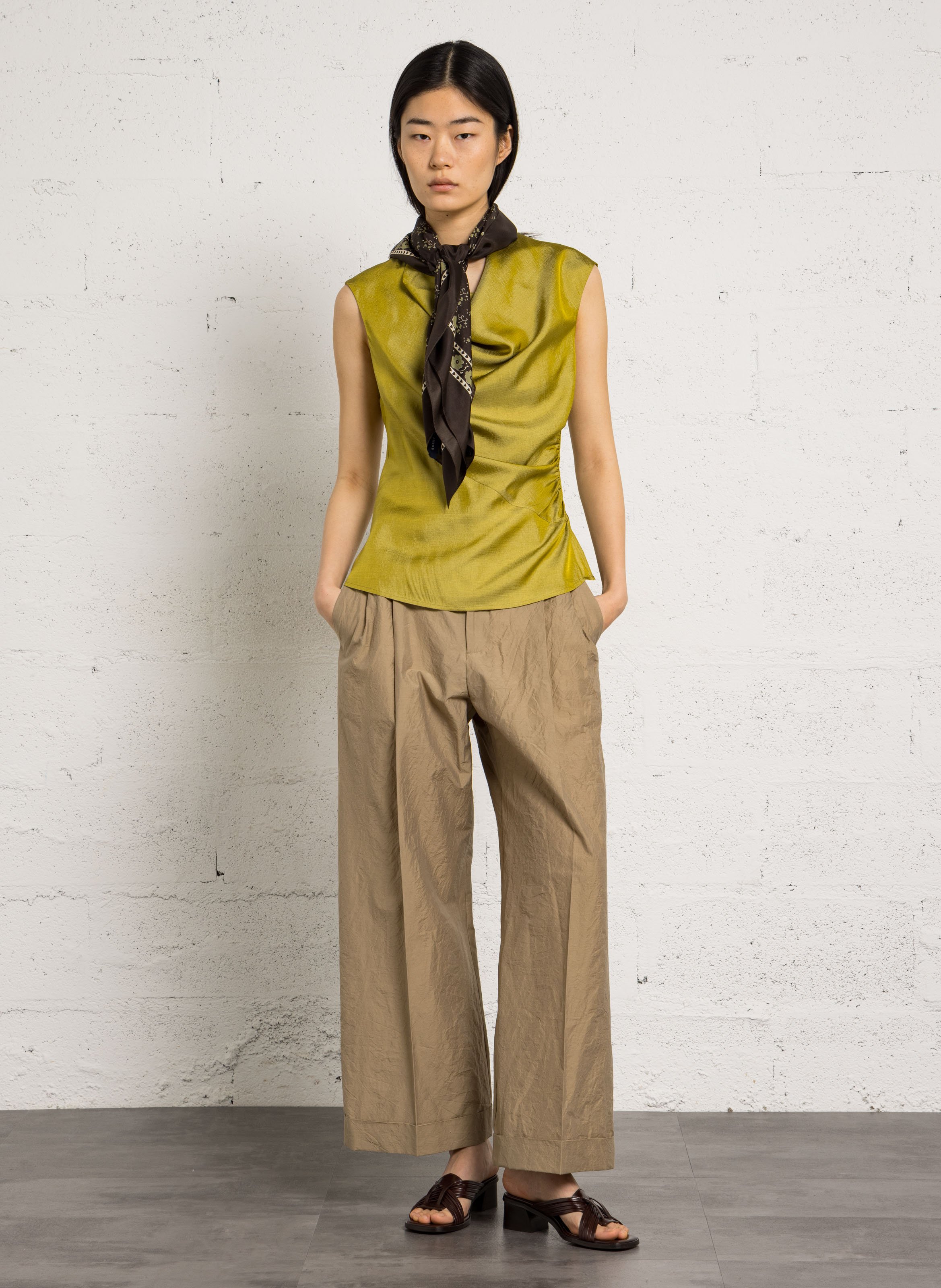 Top cintré en soie eclat SOEUR Vert