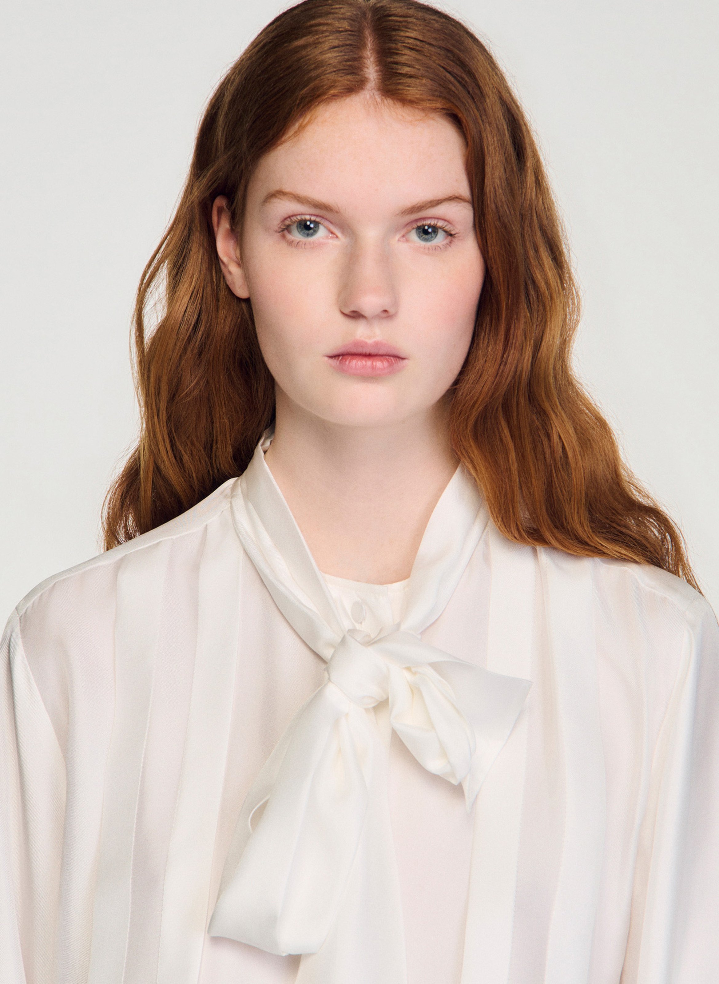 Blouse col lavallière en soie SANDRO Beige