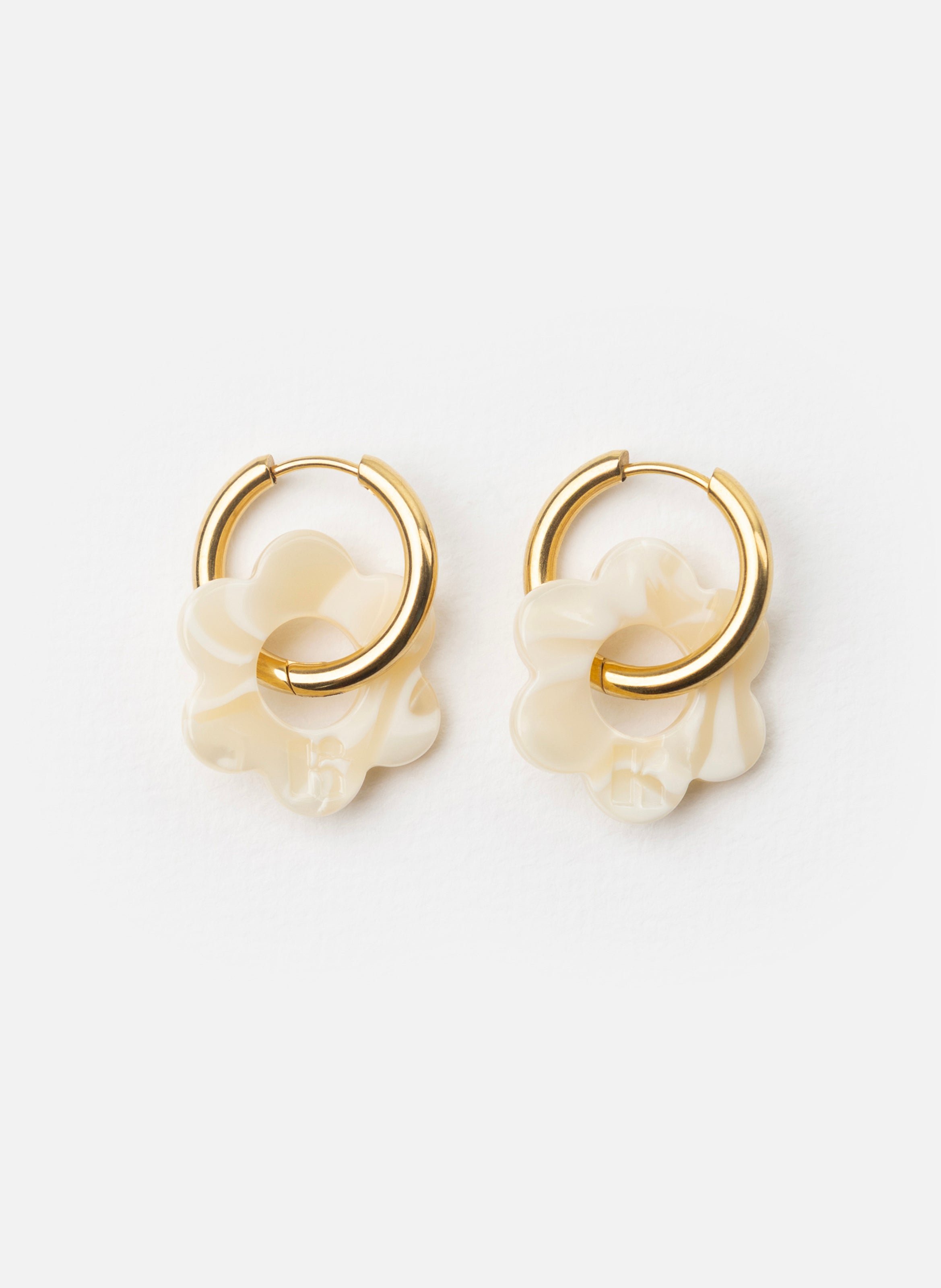 Boucles d'oreilles baby fleurette avec anneaux en acier inoxydable doré KURAGE GINZA Beige