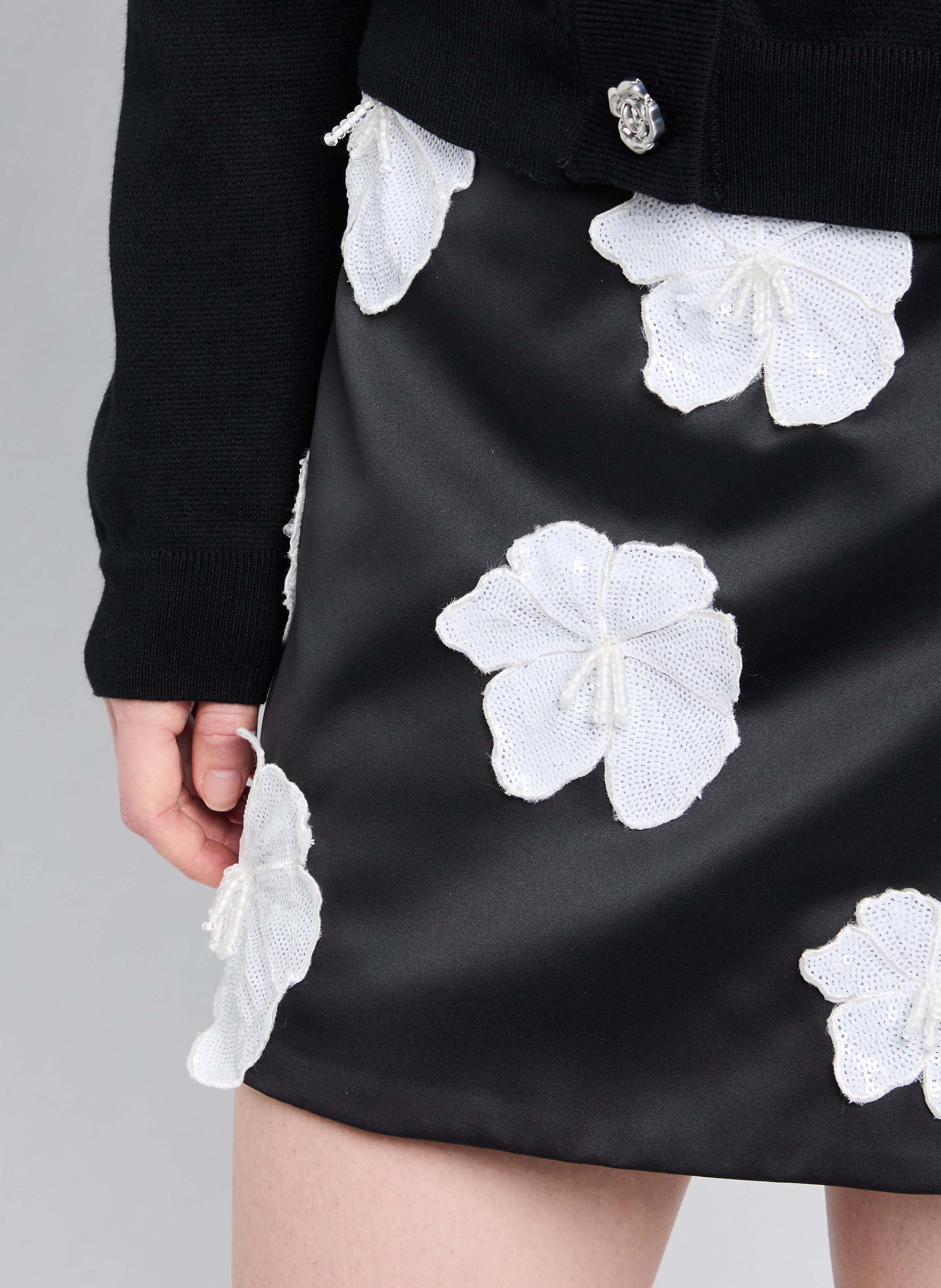 Jupe satinée avec motif fleuri ROTATE Noir