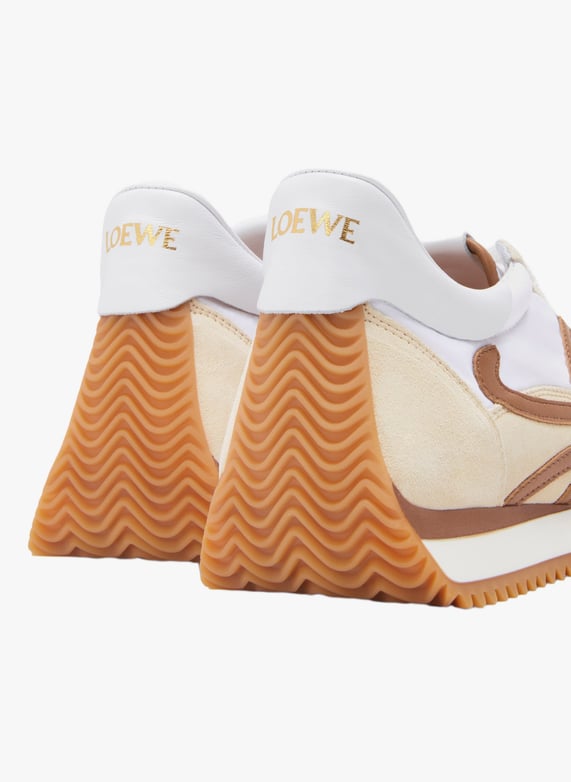 Baskets basses Flow Runner 2.0 en cuir velours mélangé | Beige by LOEWE Baskets basses Flow Runner 2.0 en cuir velours mélangé Beige
