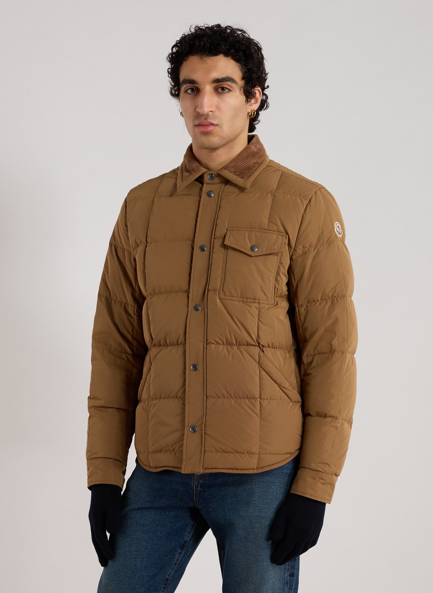 MONCLER Veste matelassée à col classique Beige