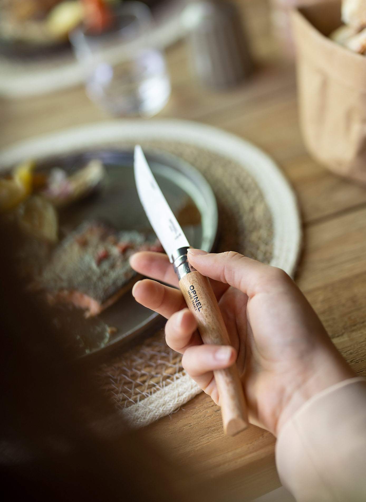 Spitzes Messer aus Edelstahl OPINEL Beige