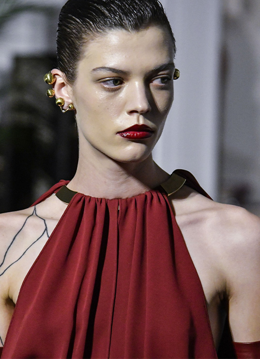 LES 5 TENDANCES BEAUTÉ DE 2024 REPÉRÉES À LA FASHION WEEK Edito, Beauté, Tendances, Makeup, Fashion Week, 2024