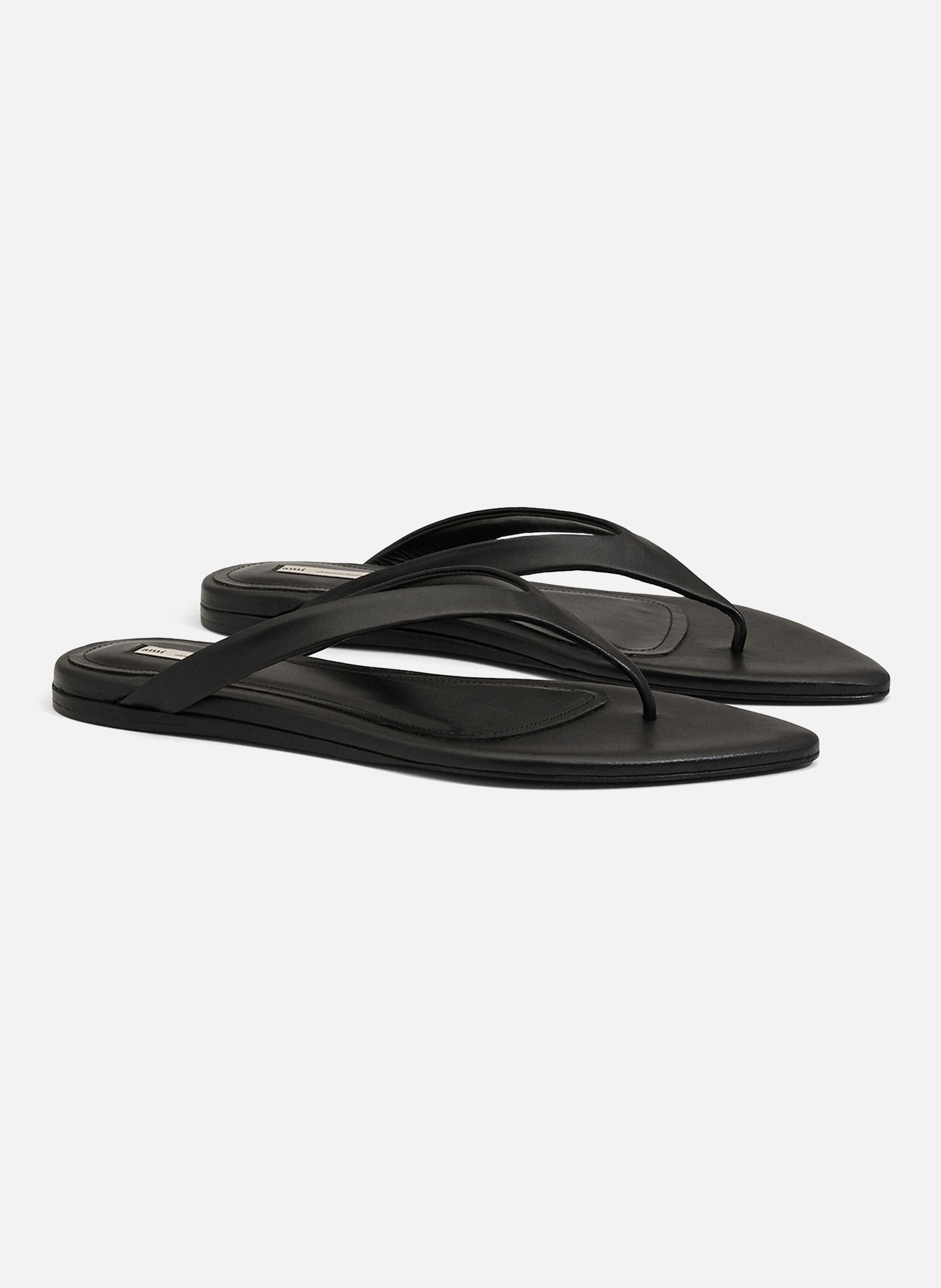 Tongs à bout pointus en cuir d'agneau AMI PARIS Noir