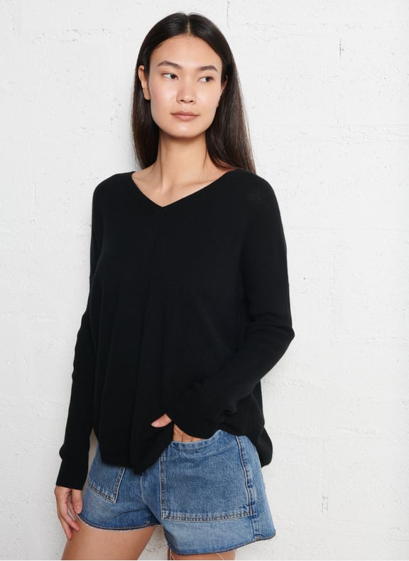 Pull col v oversize en cachemire misha Noir by KUJTEN KUJTEN Pull col v oversize en cachemire misha Noir