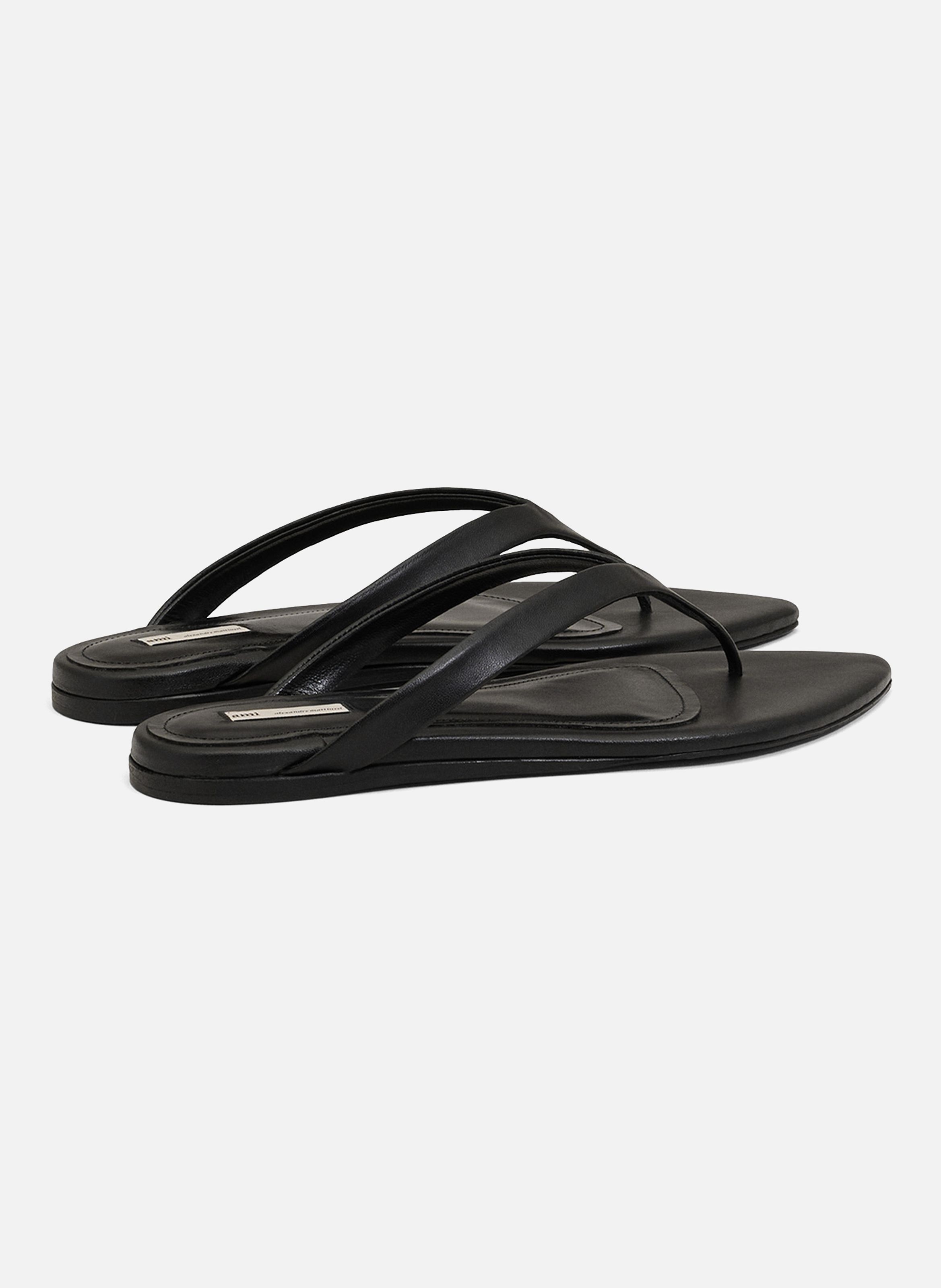 Tongs à bout pointus en cuir d'agneau AMI PARIS Noir