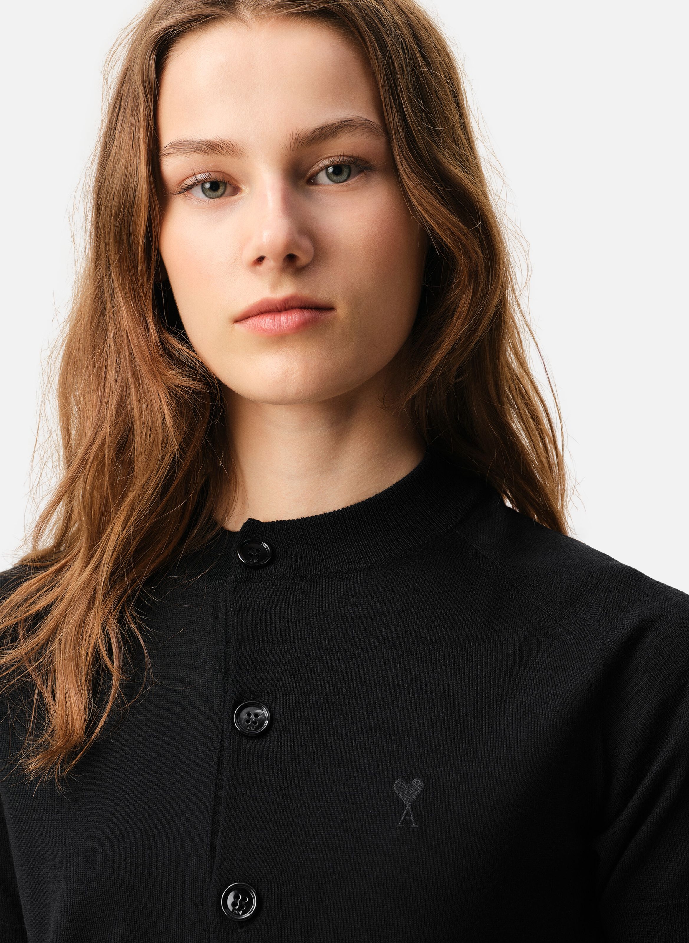 Cardigan col rond manches courtes avec ami de coeur en laine AMI PARIS Noir