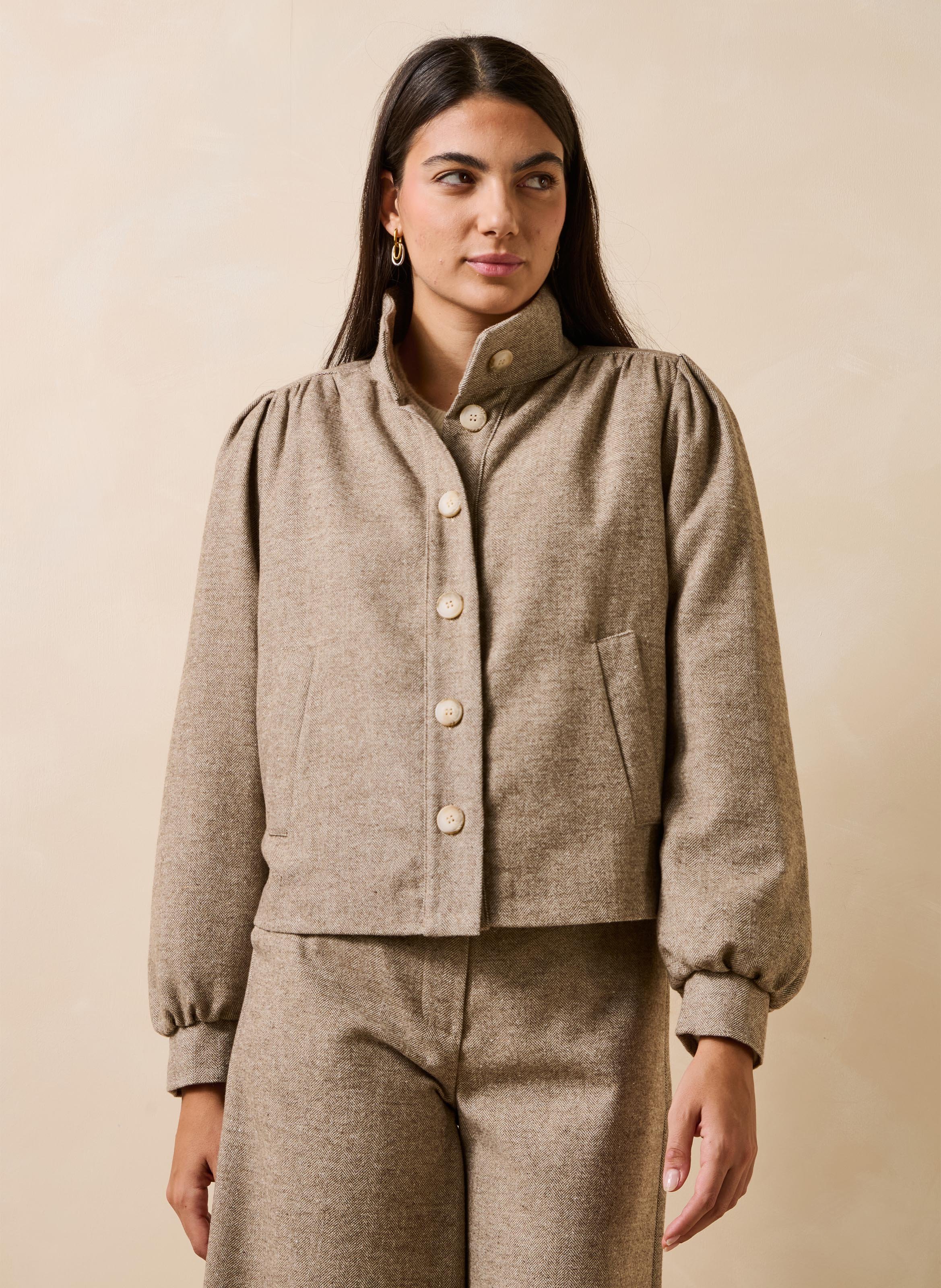 Recht tweed jasje met opstaande kraag en knoopsluiting LA FEE MARABOUTEE Beige