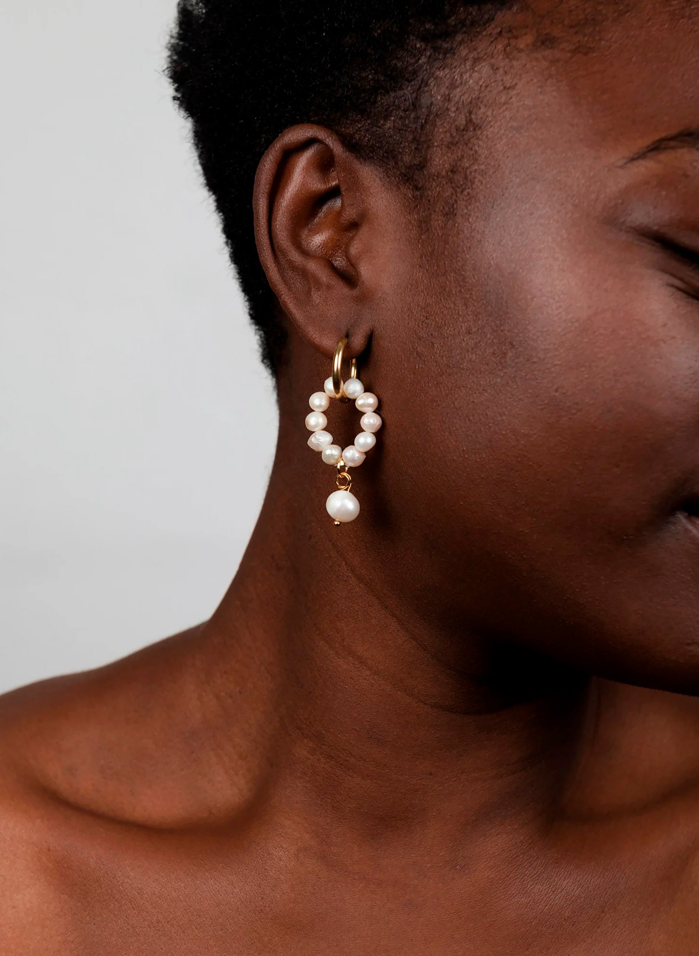 Boucles d'oreilles cerceau en acier inoxydable et perles d'eau douce KURAGE GINZA Doré