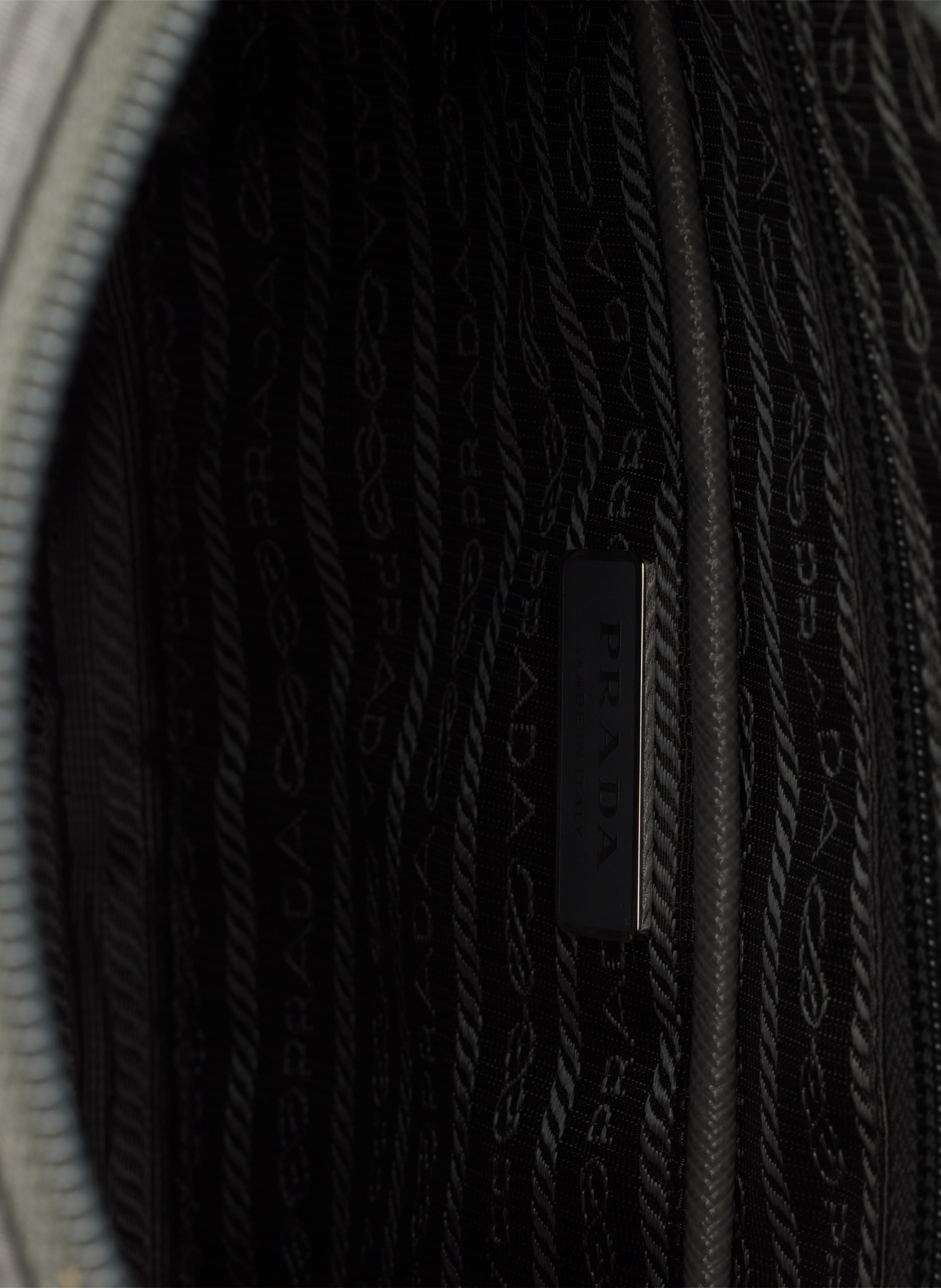 Sac porté épaule en re-nylon PRADA Gris