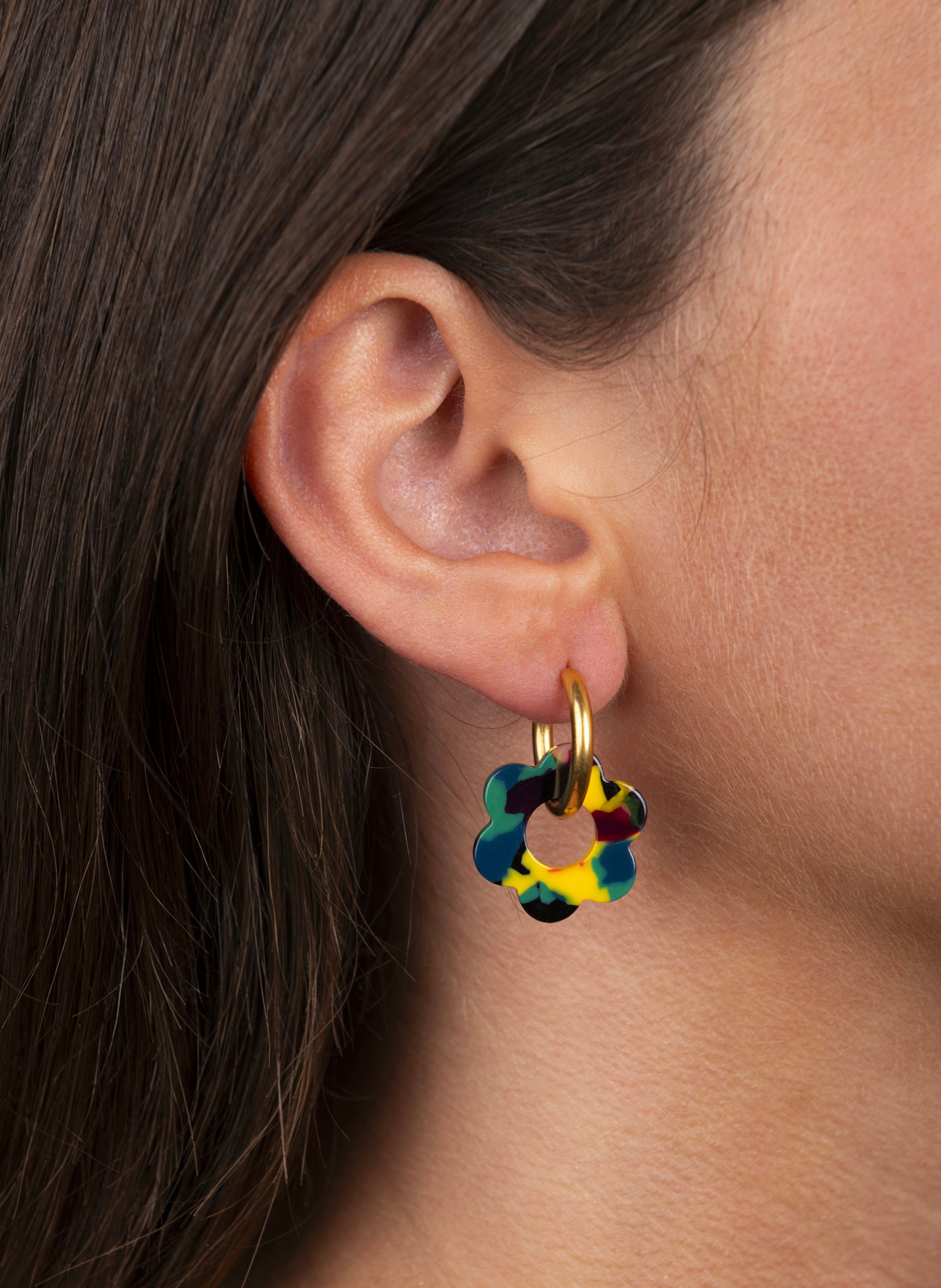 Boucles d'oreilles Baby Fleurette avec anneaux en acier inoxydable doré KURAGE GINZA Multicolore