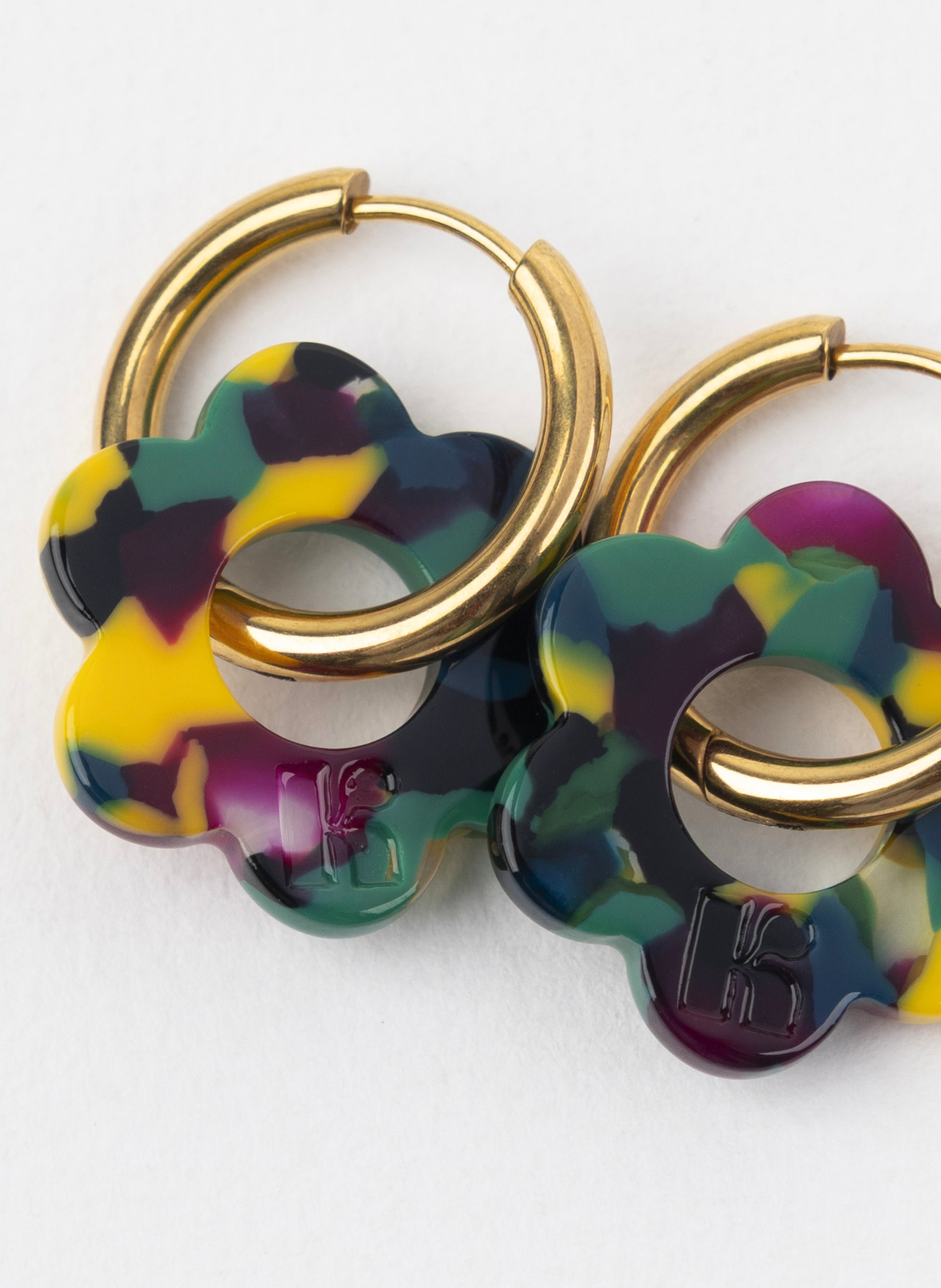 Boucles d'oreilles Baby Fleurette avec anneaux en acier inoxydable doré KURAGE GINZA Multicolore