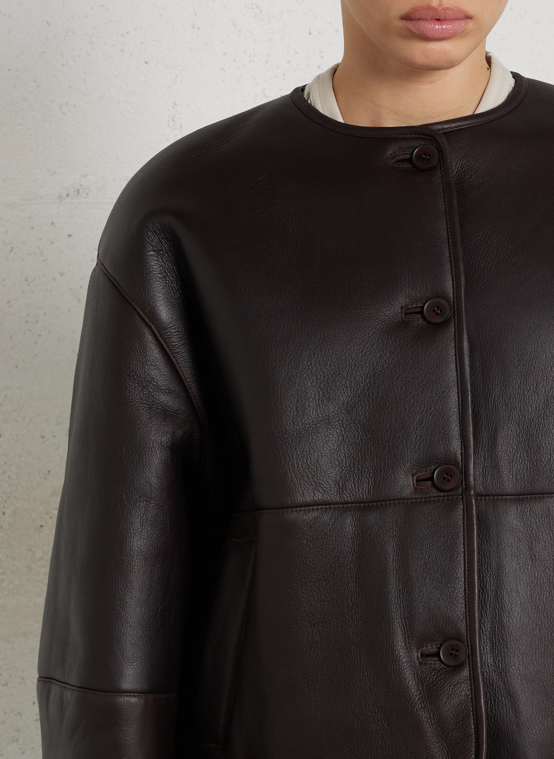 Manteau rond uni en cuir Fabio SOEUR Marron