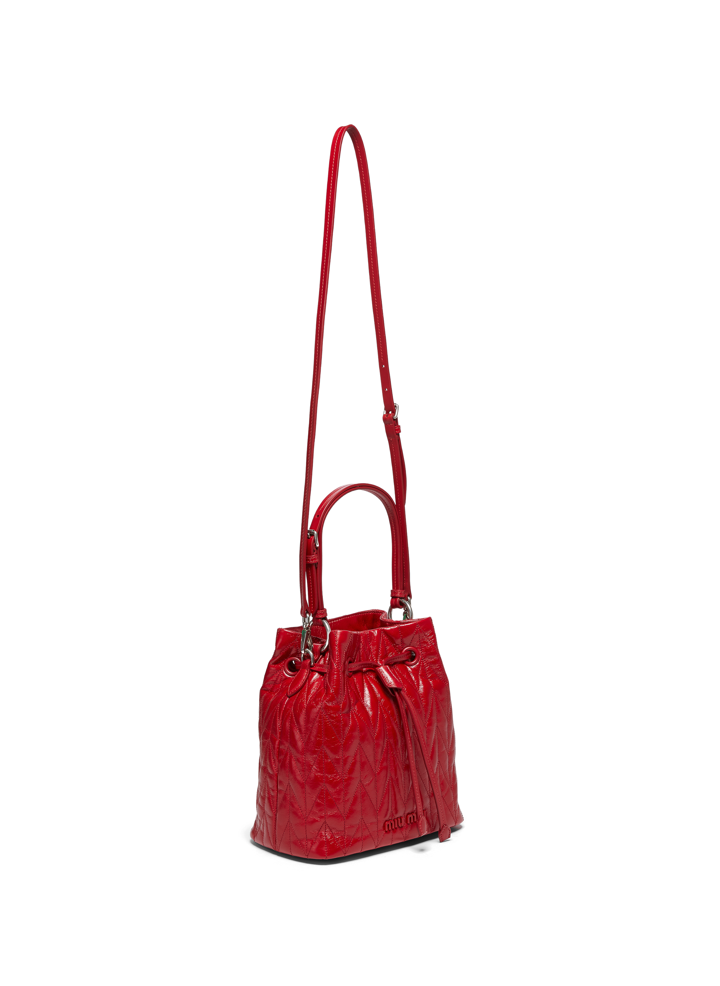 Sac seau en cuir brillant matelassé