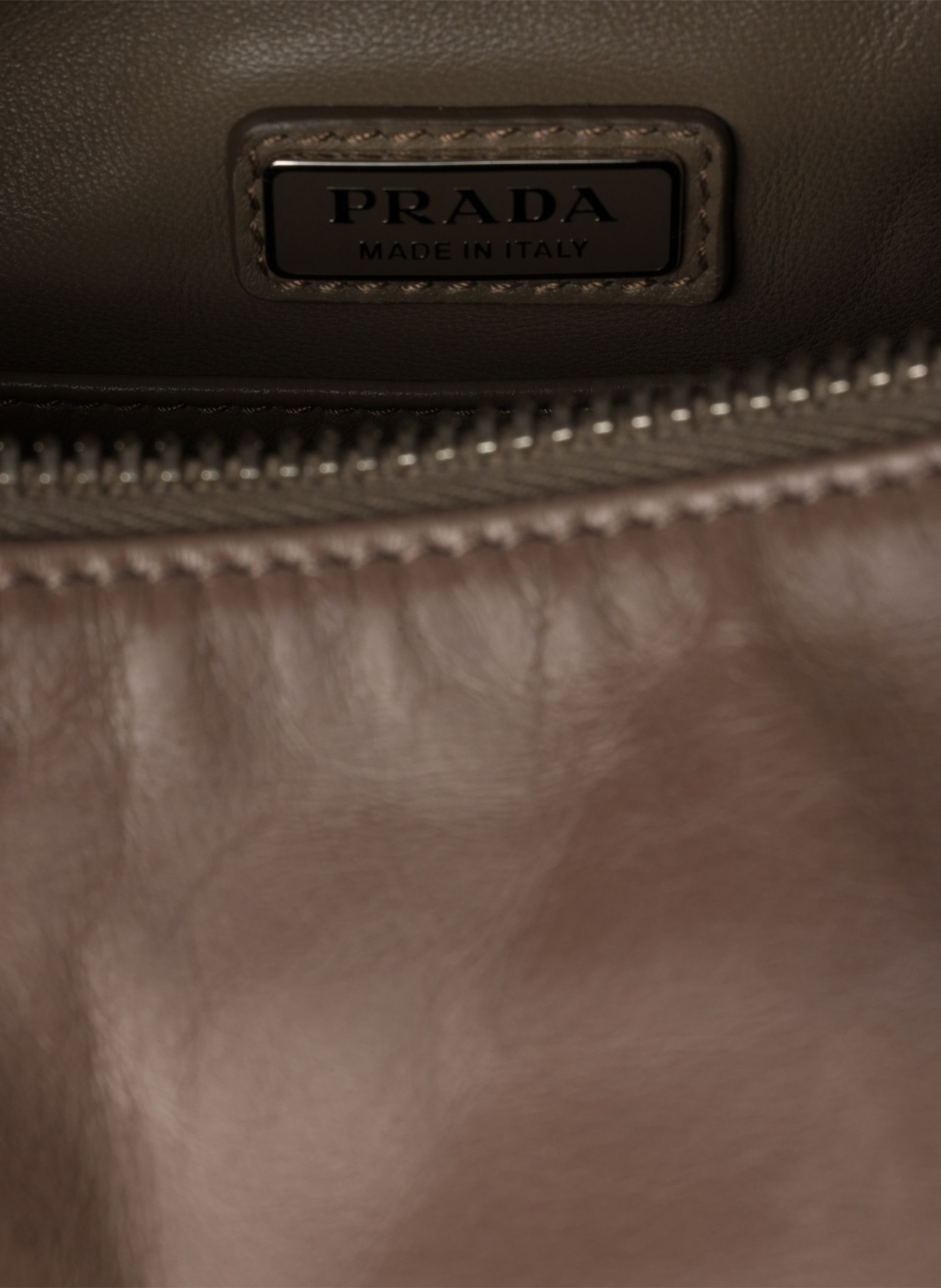 Sac à bandoulière en cuir PRADA Gris