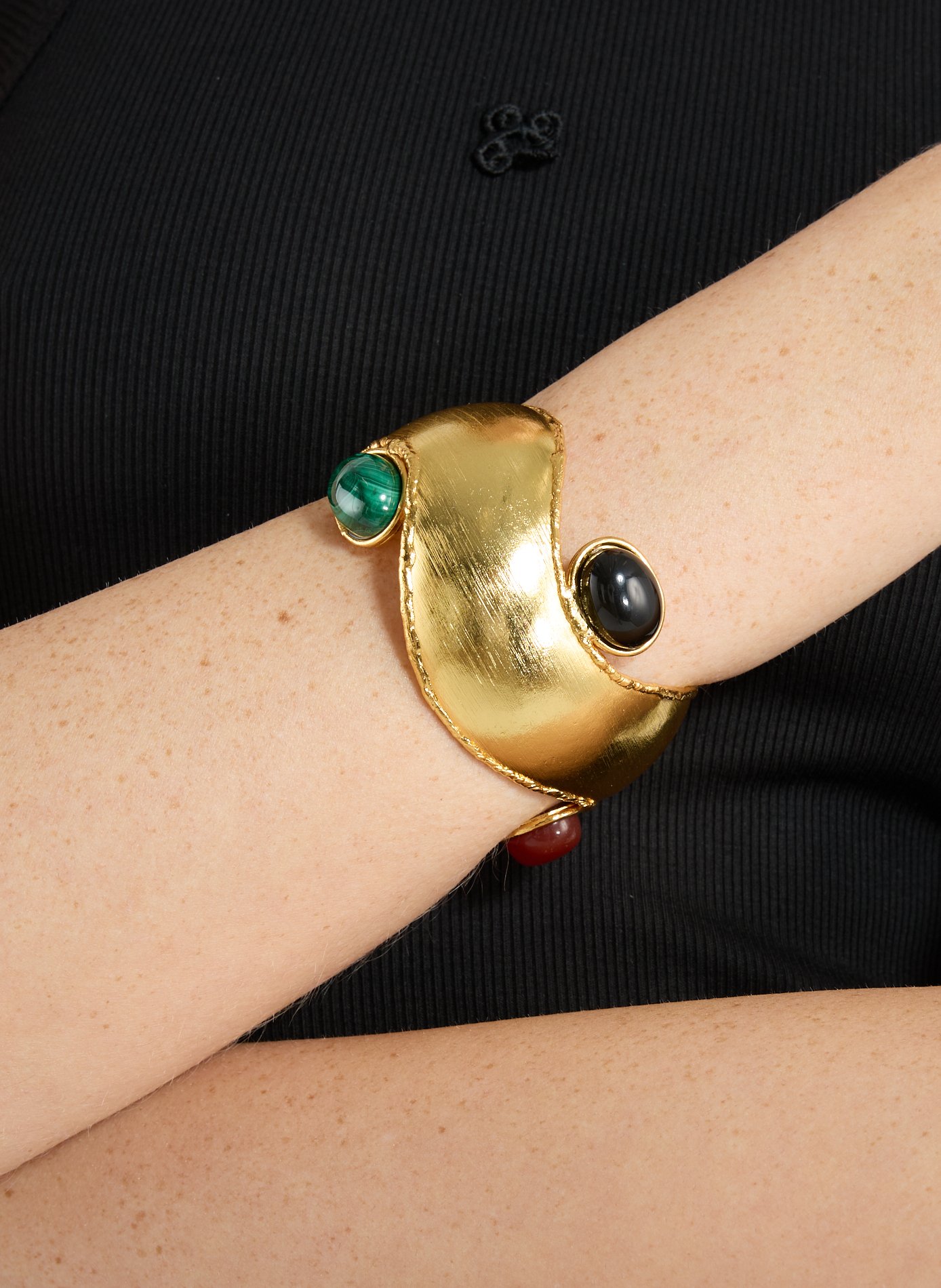 Manchette en laiton et pierre SYLVIA TOLEDANO Noir