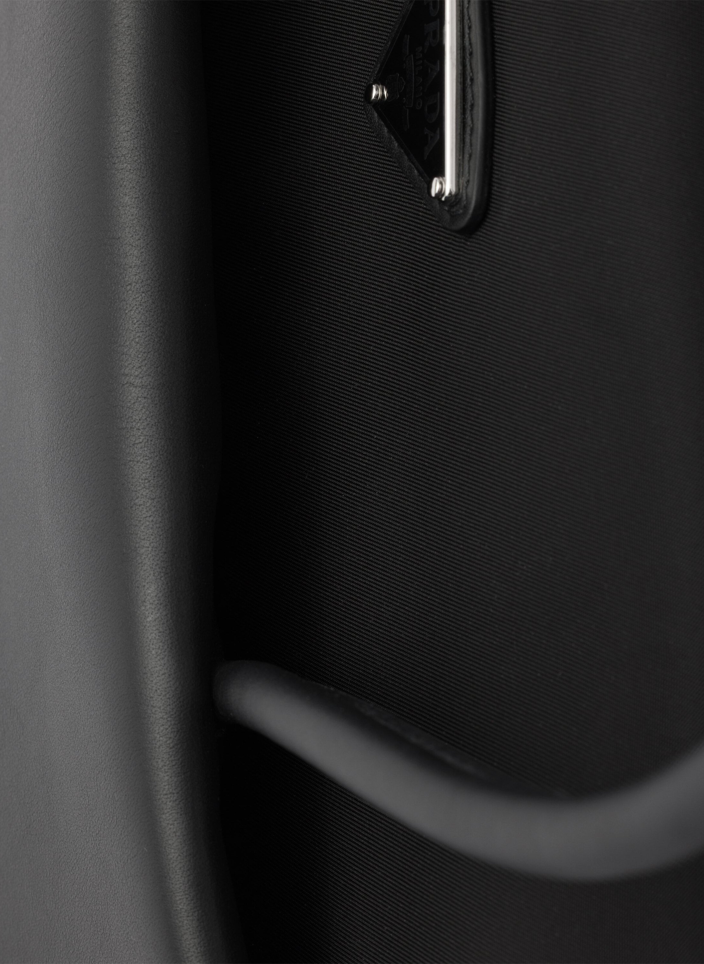 Sac en cuir prada passage moyen avec rabat en re-n PRADA Noir