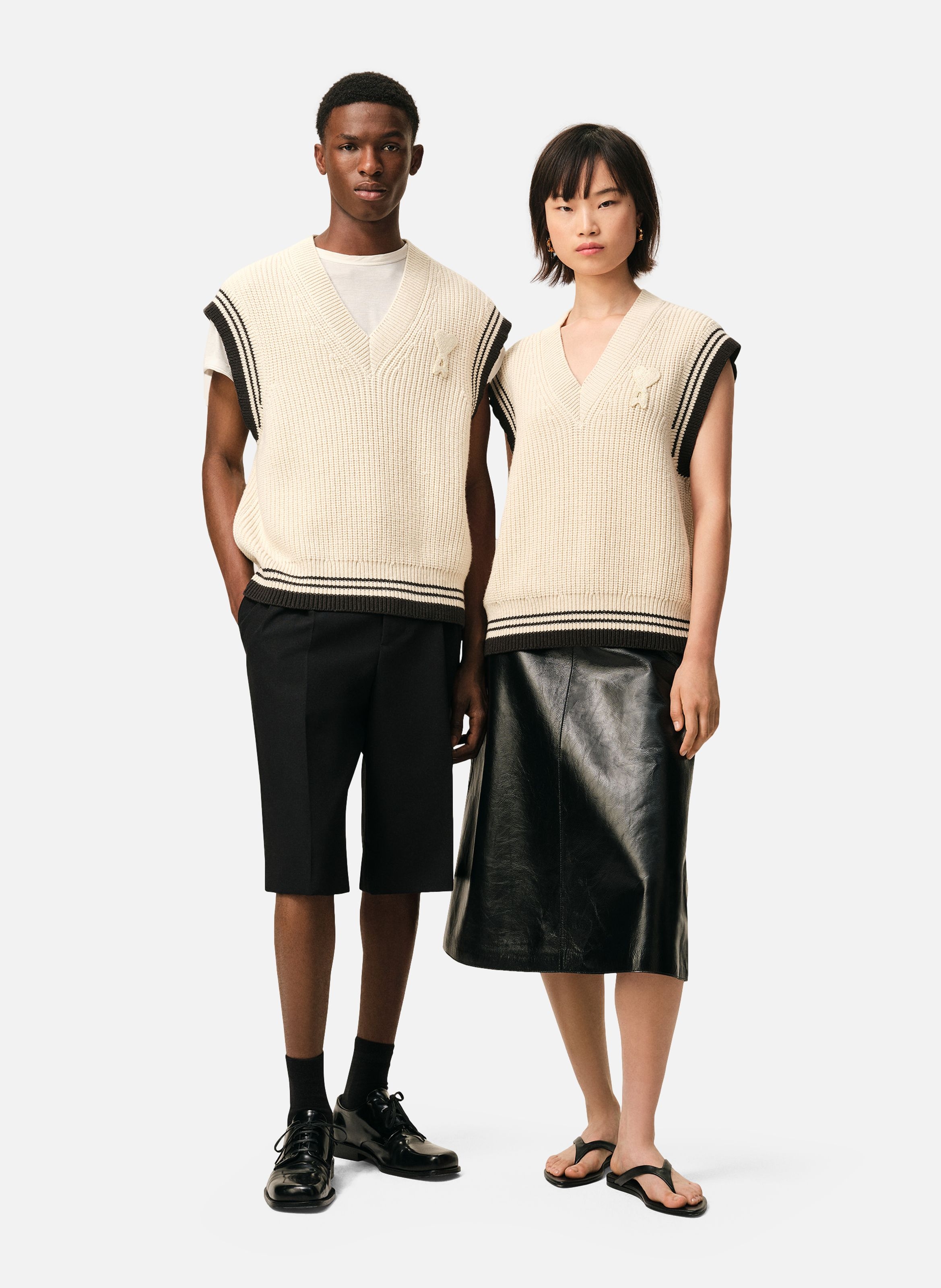 Pull col v sans manches ami de coeur en laine côtelée unisexe AMI PARIS Blanc