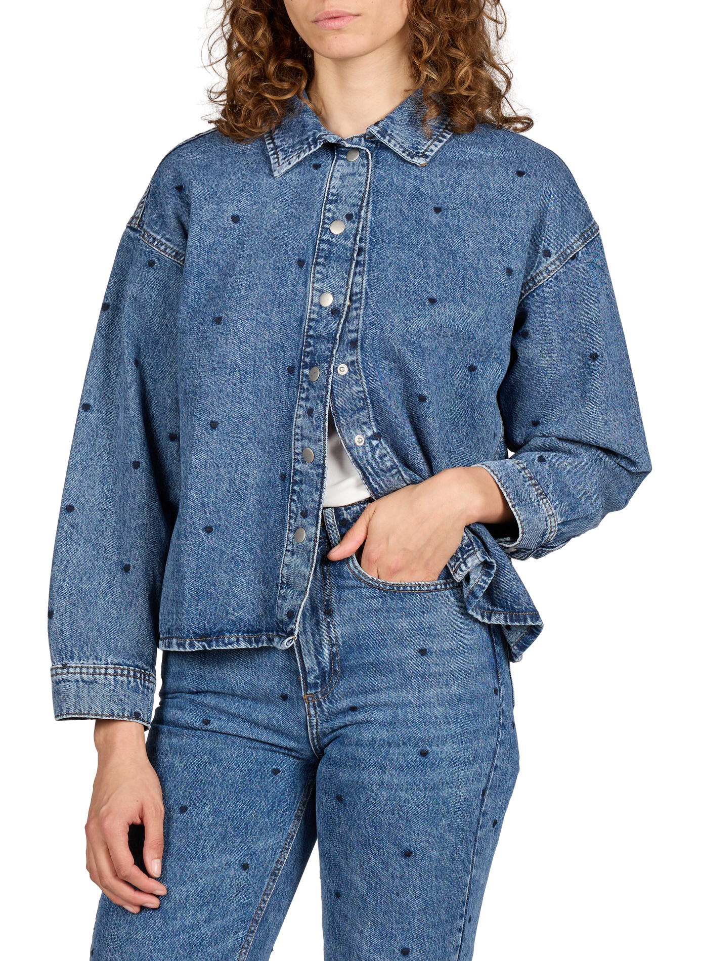 Denim jacket with heart embroidery in a cotton blend. VILA Blue