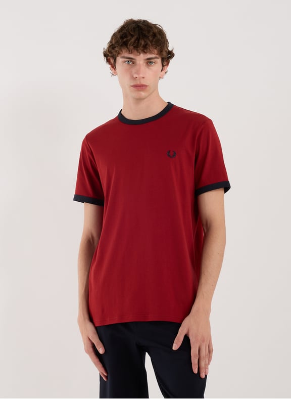 T-shirt à bordures contrastantes Rouge by FRED PERRY FRED PERRY T-shirt à bordures contrastantes Rouge