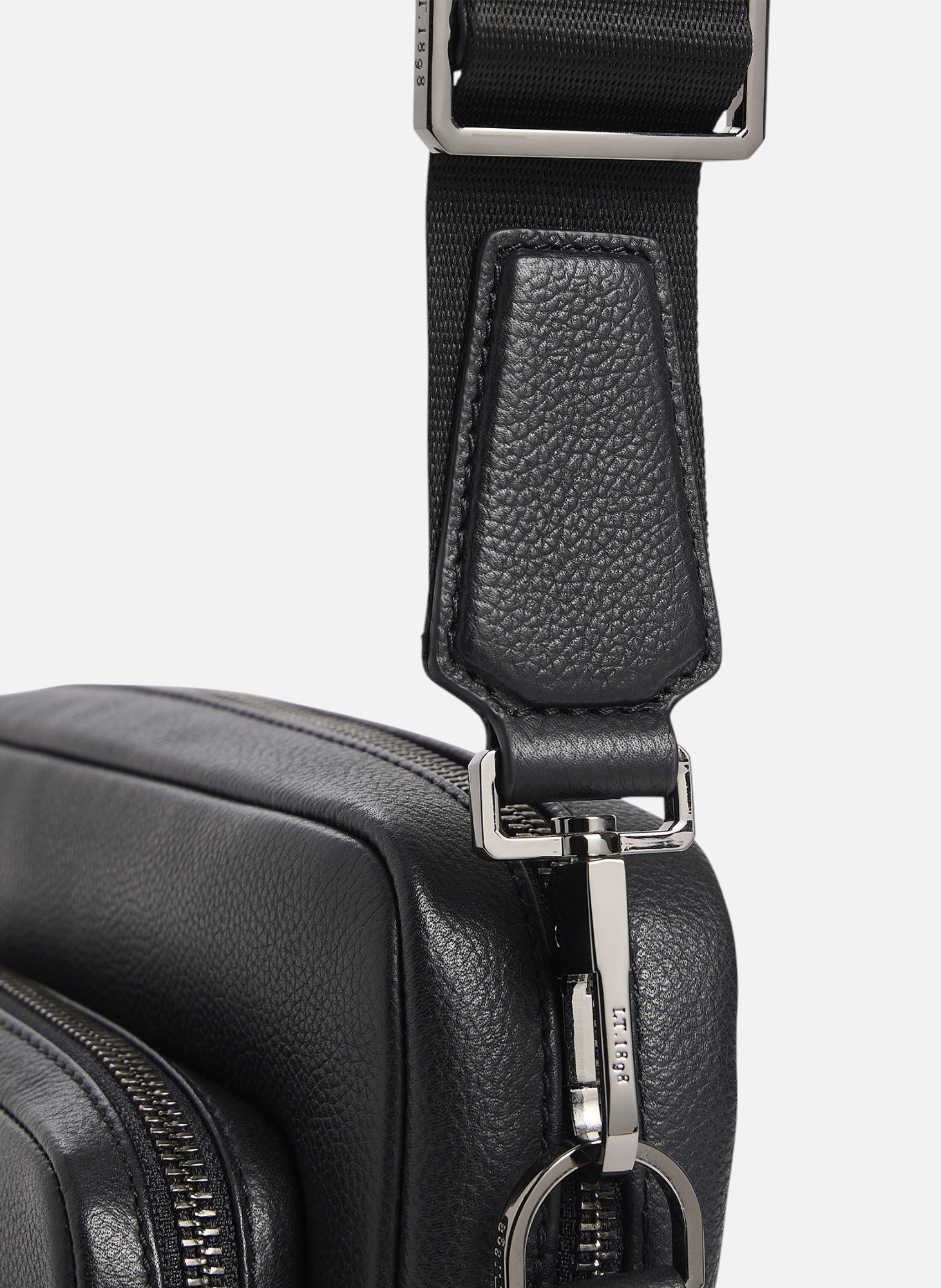 Petit sac bandoulière marceau en cuir grainé LE TANNEUR Noir