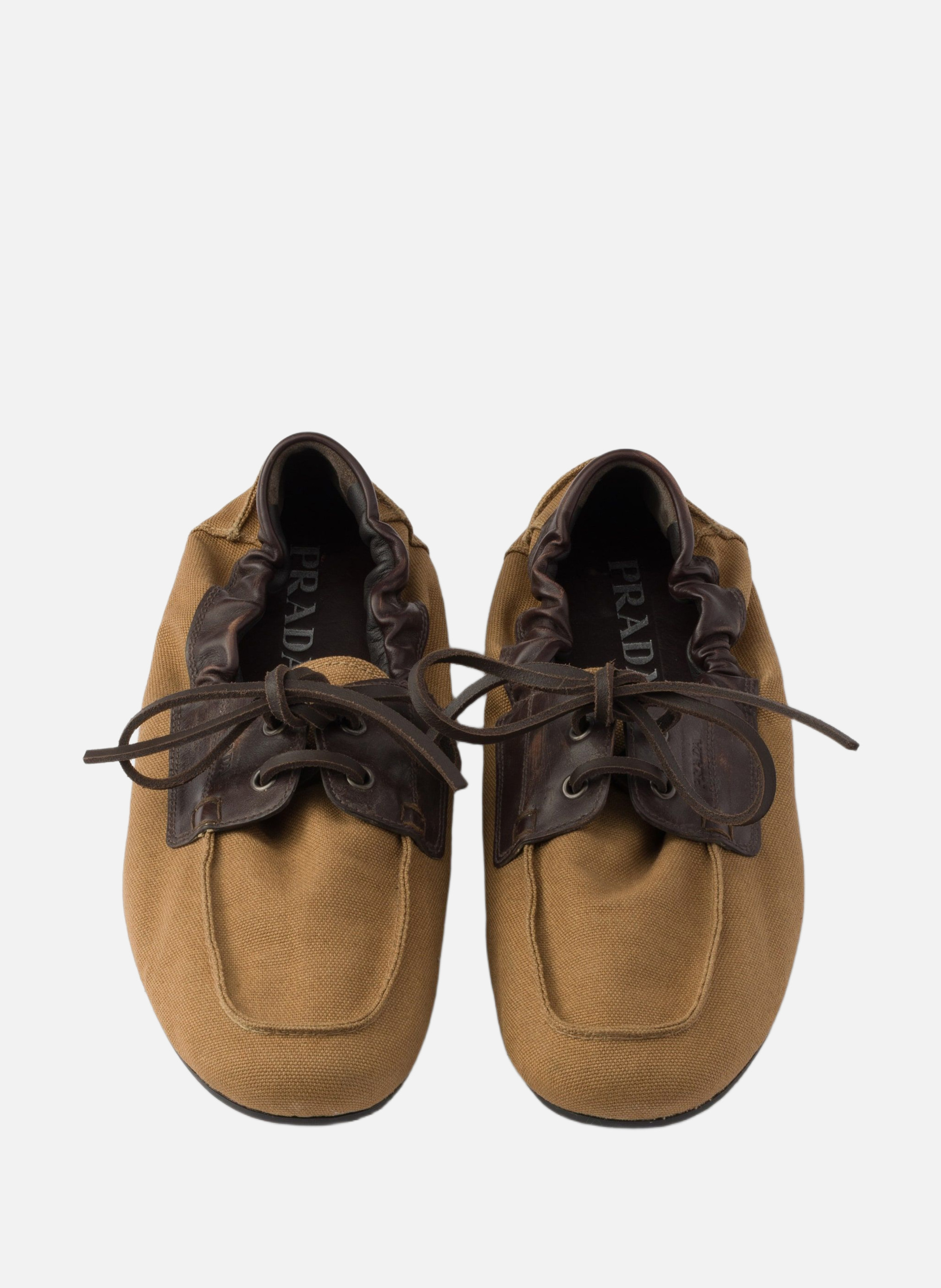 Chaussures bateau en toile vieillie et cuir PRADA Marron