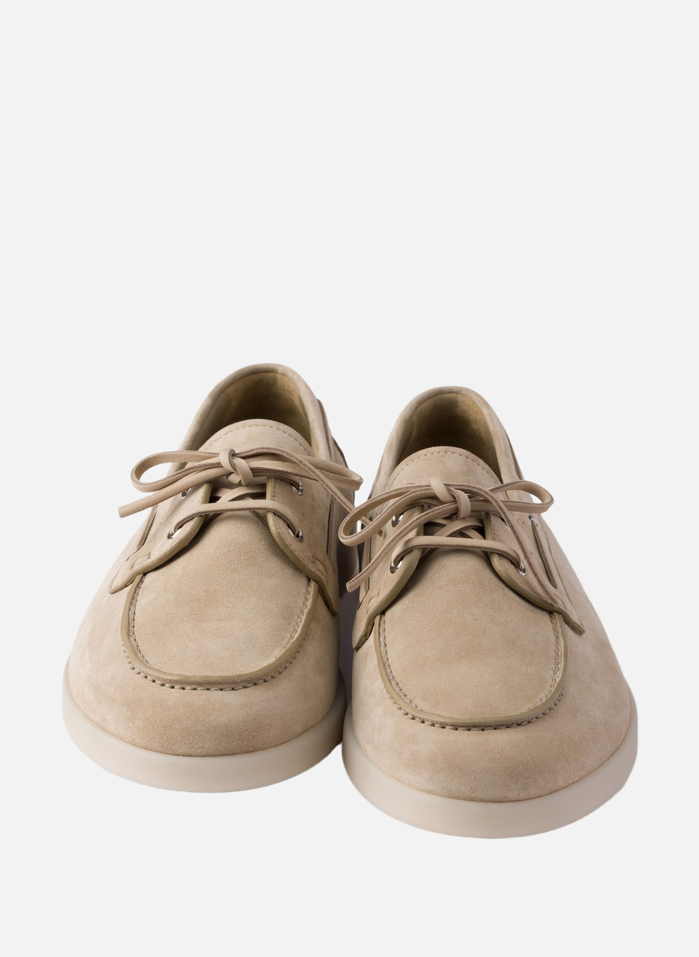 Souliers bateau en veau velours avec lacets PRADA Beige