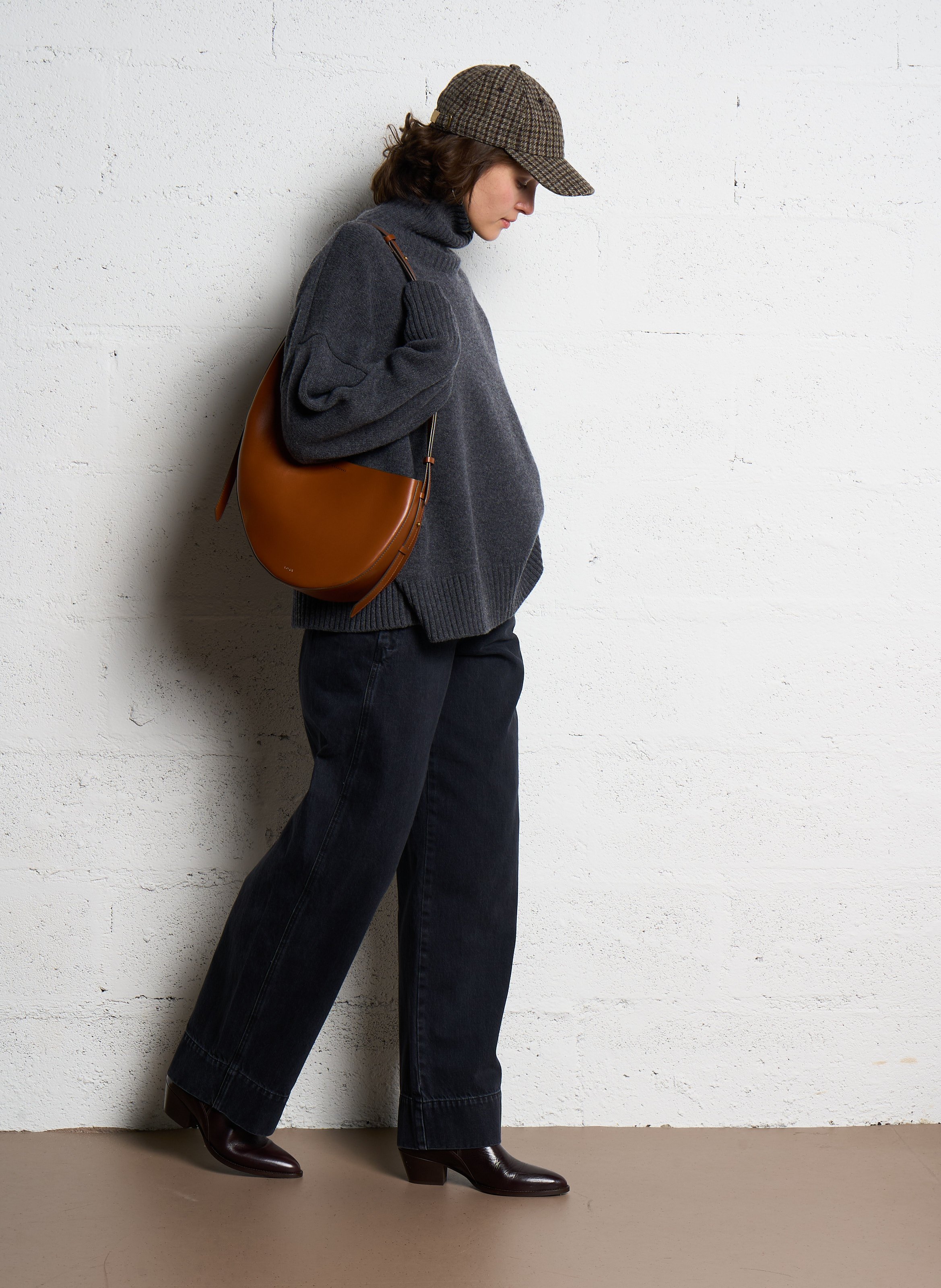 Sac bandoulière asymétrique en cuir lisse winona SOEUR Beige