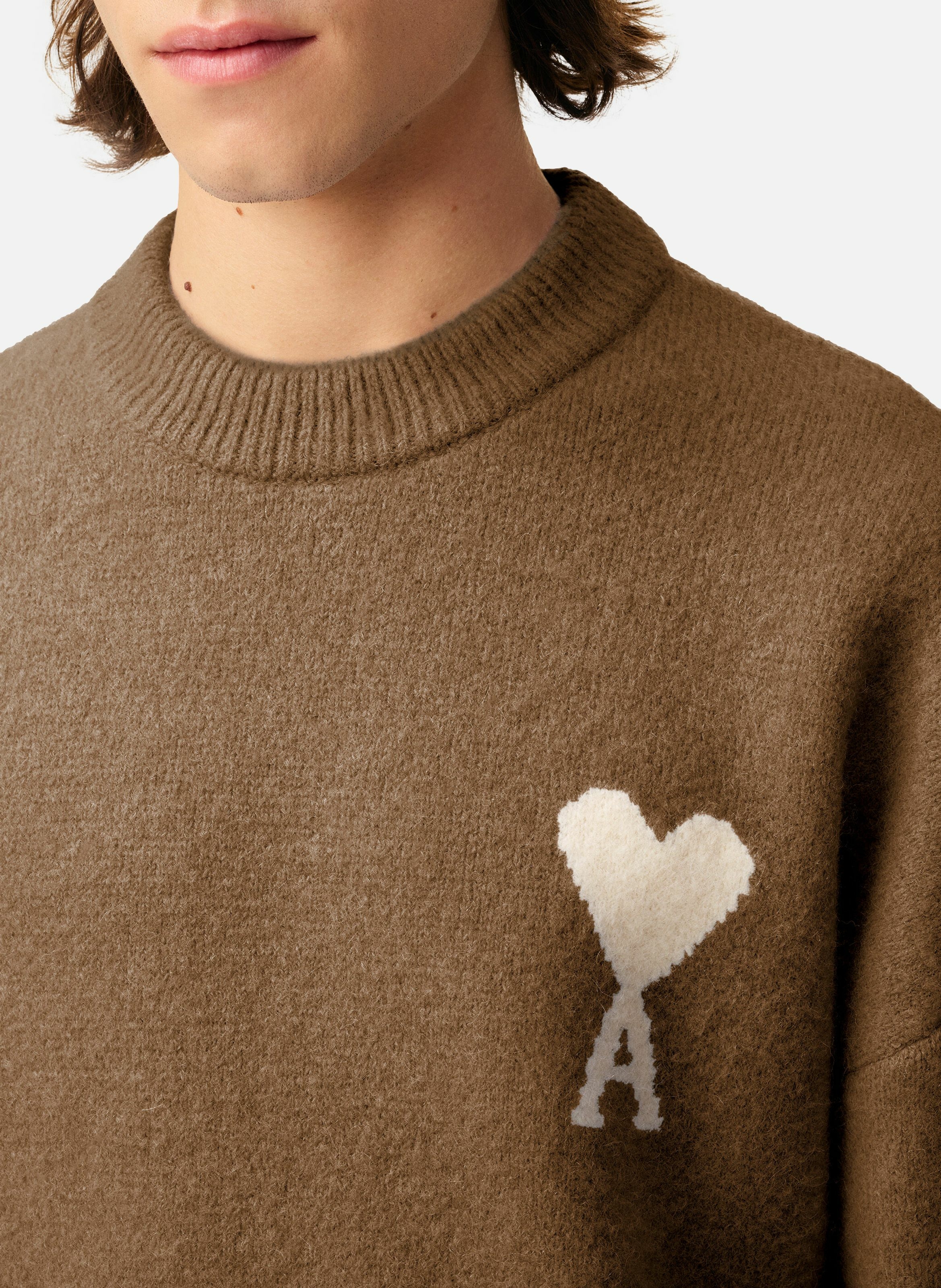 Pull col rond ami de coeur en alpaga unisexe AMI PARIS Marron