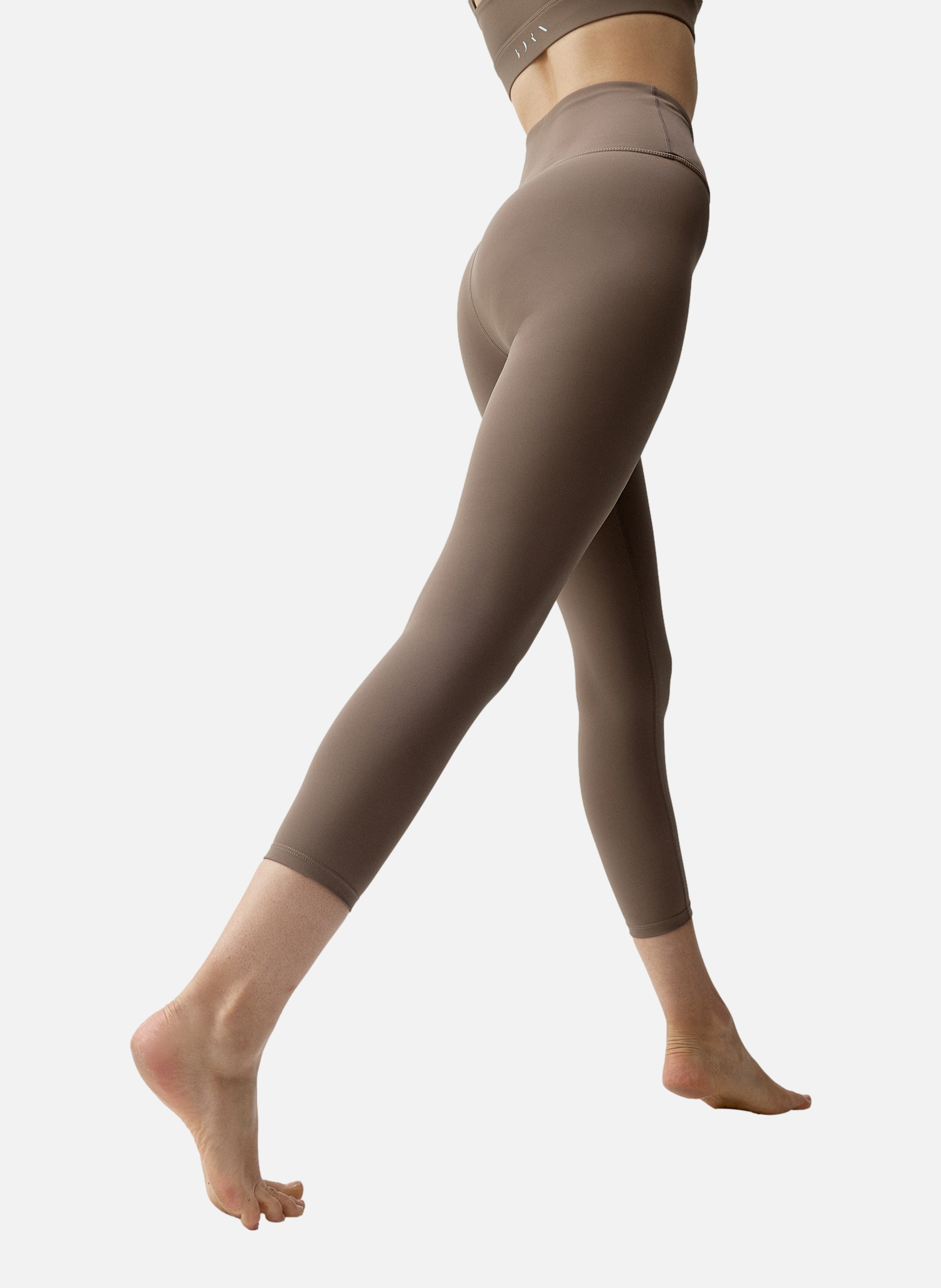 Legging de sport capri performance cleo BORN LIVING YOGA Marron