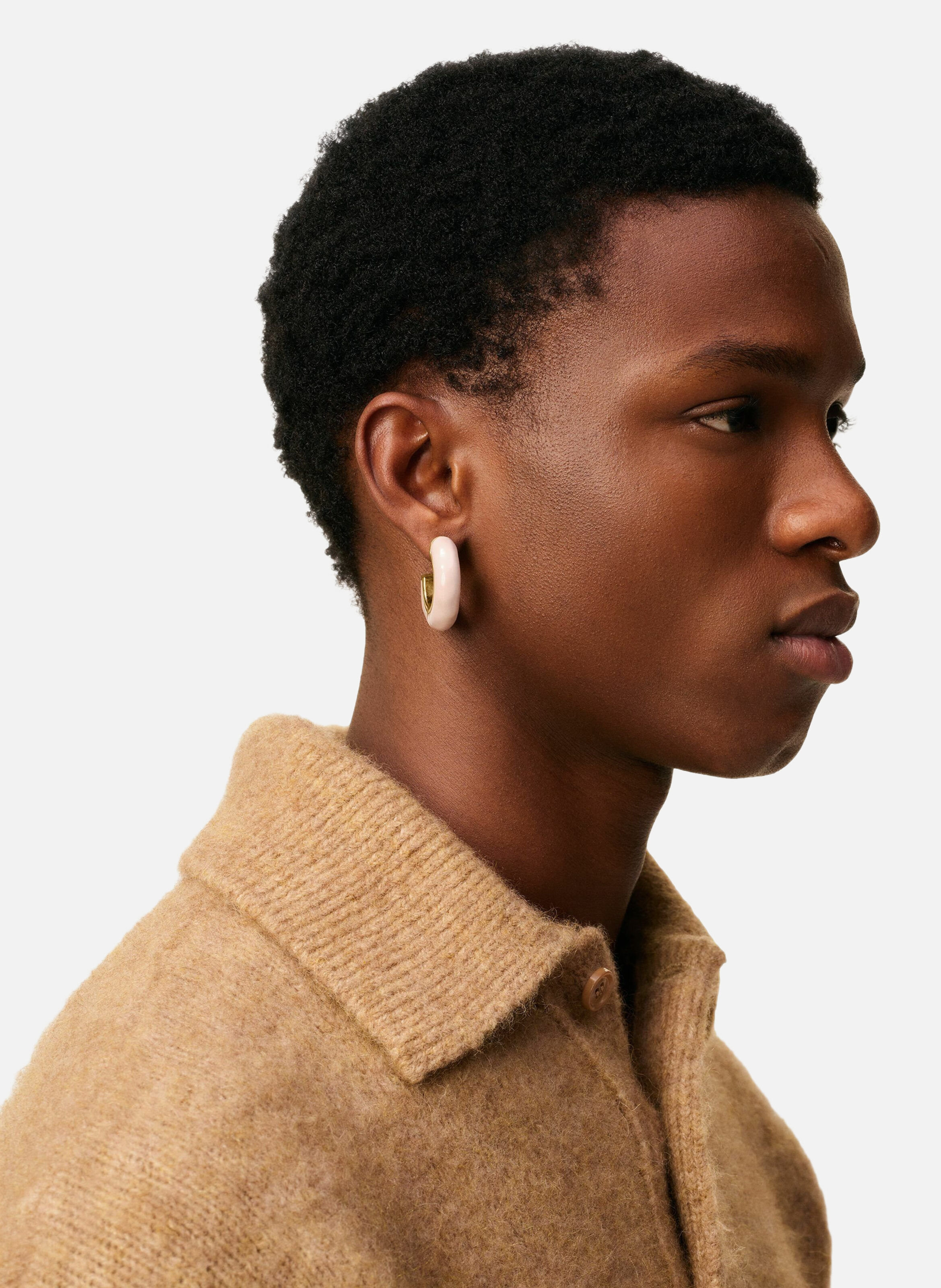 Boucles d'oreilles martelées laquées en laiton unisexes AMI PARIS Rose