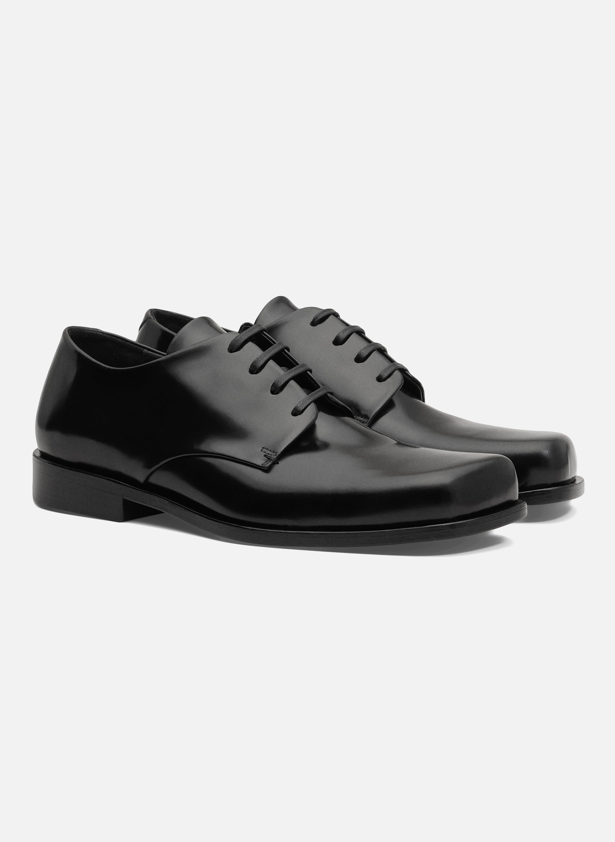 Souliers derby unisexes en cuir de veau AMI PARIS Noir