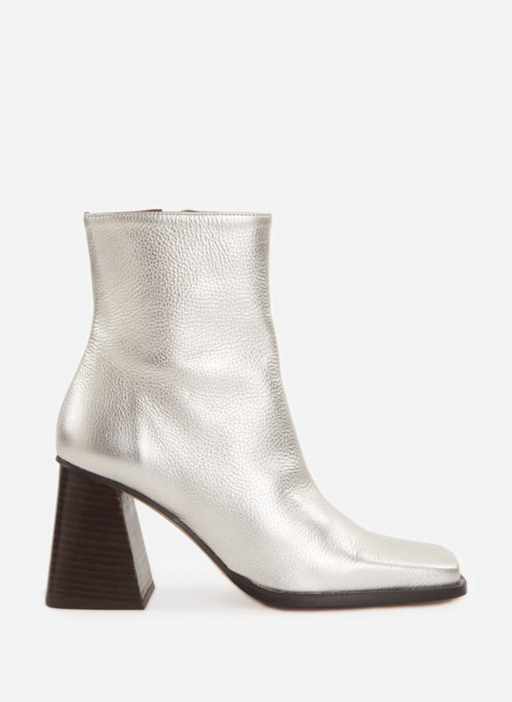 Bottines métallisé en cuir Argent by ALOHAS ALOHAS Bottines métallisé en cuir Argent