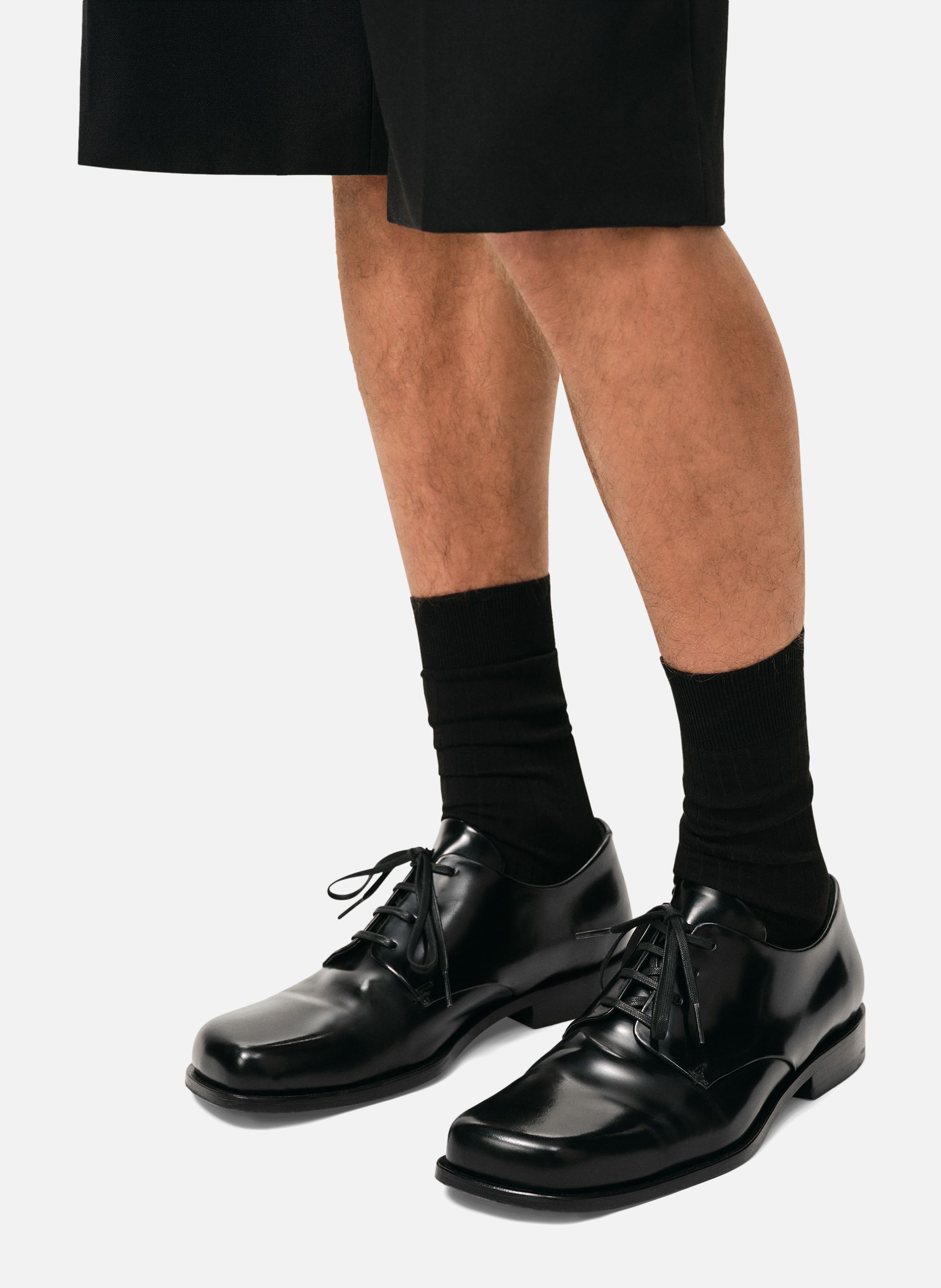 Souliers derby unisexes en cuir de veau AMI PARIS Noir