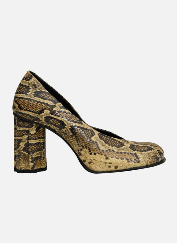 Escarpins piano Beige by AMI PARIS AMI PARIS Escarpins piano Beige