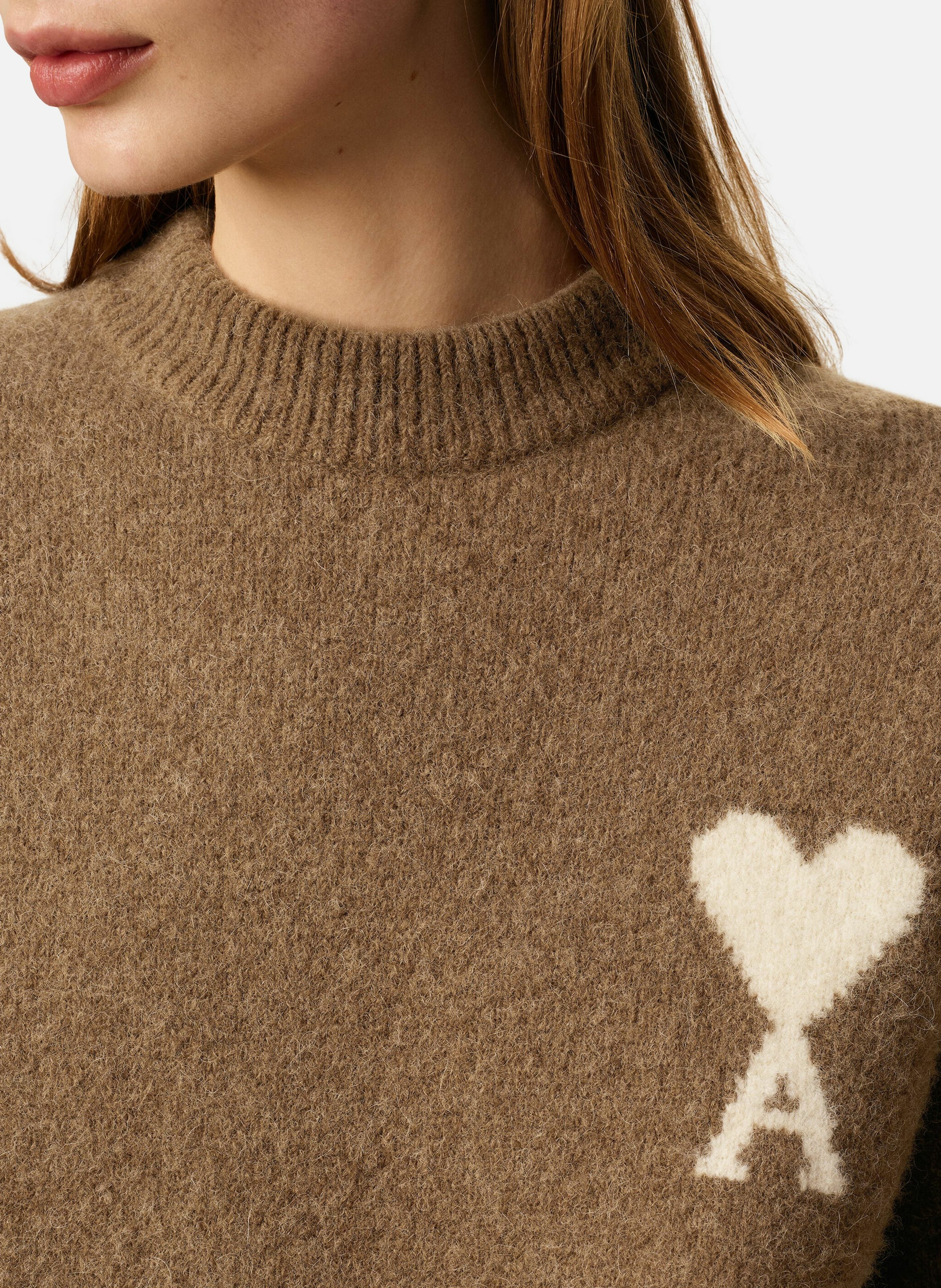 Pull col rond ami de coeur en alpaga unisexe AMI PARIS Marron