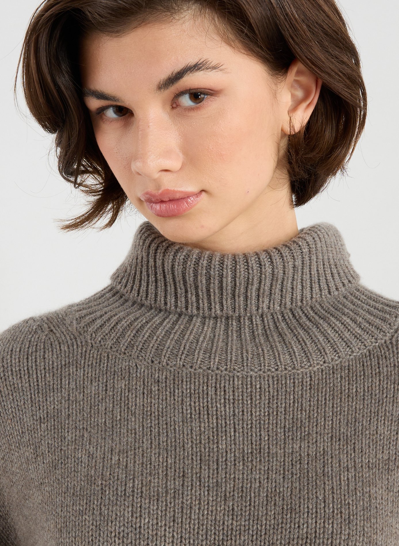 Pull oversize col roulé en cachemire R2W Noir